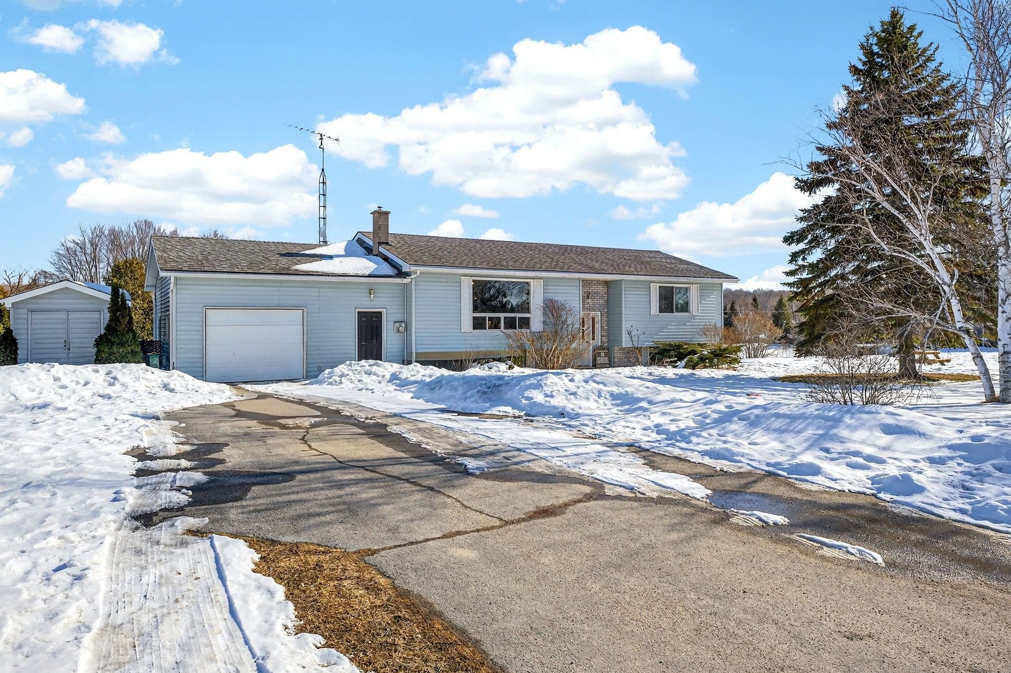 1423 Ridge Road, Prince Edward County, ON K0K 2T0
