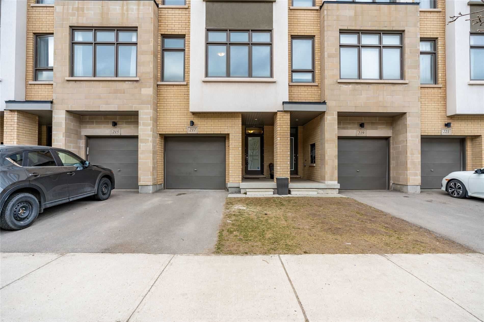 217 Huguenot Road, Oakville, ON L6H 0L6
