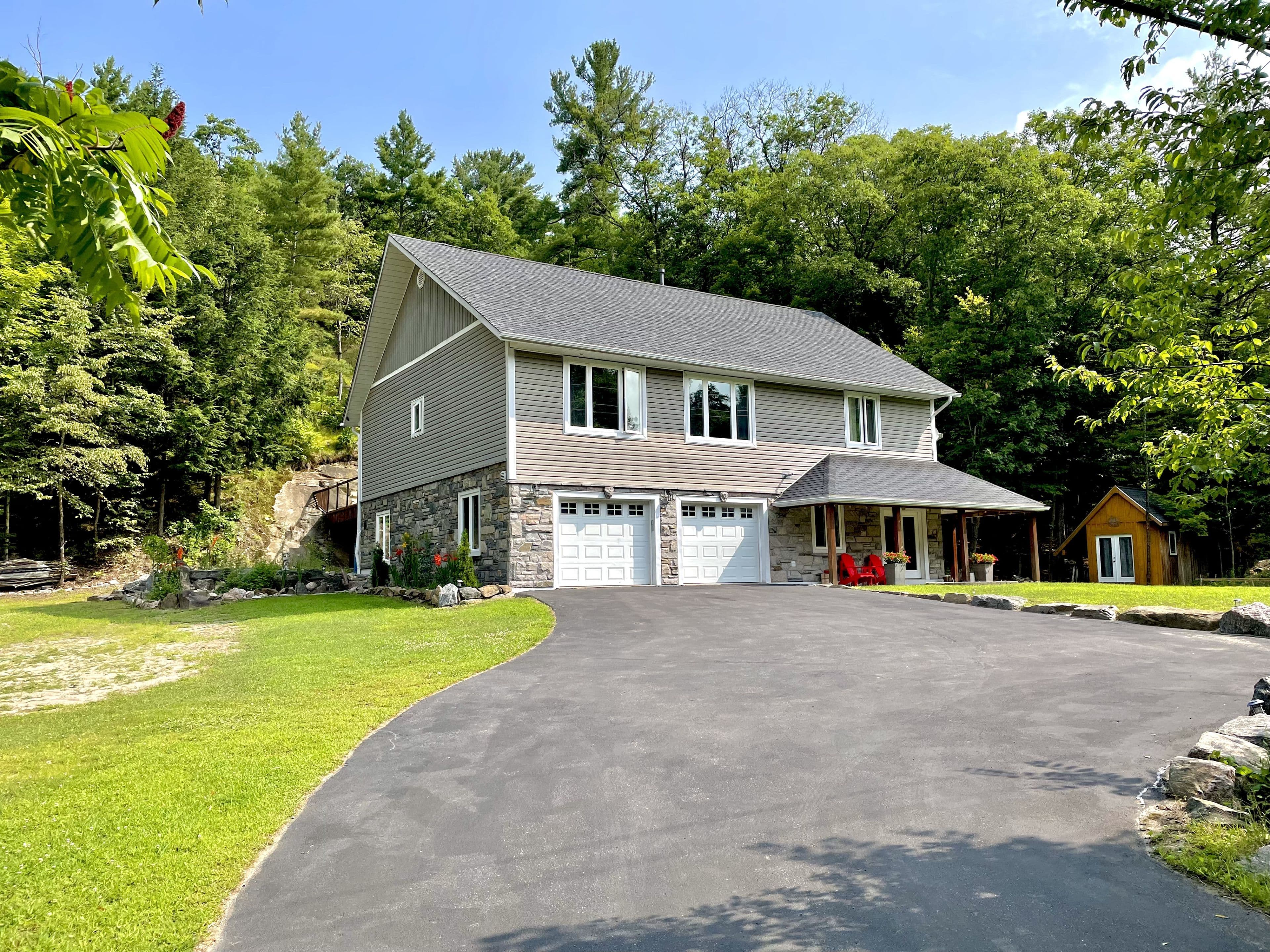 1579 Golden Beach Road, Bracebridge, ON P1L 1W8