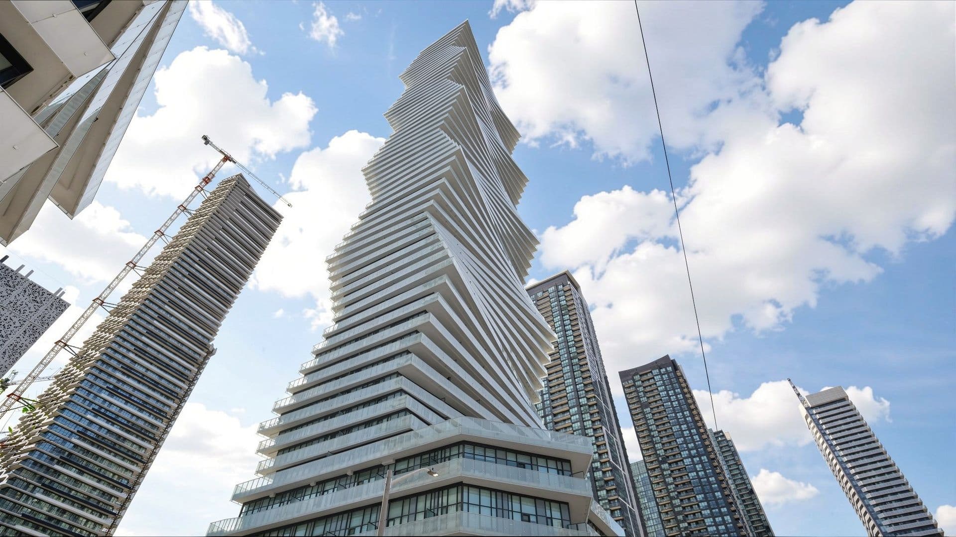 3900 Confederation Parkway 604, Mississauga, ON L5B 0M3