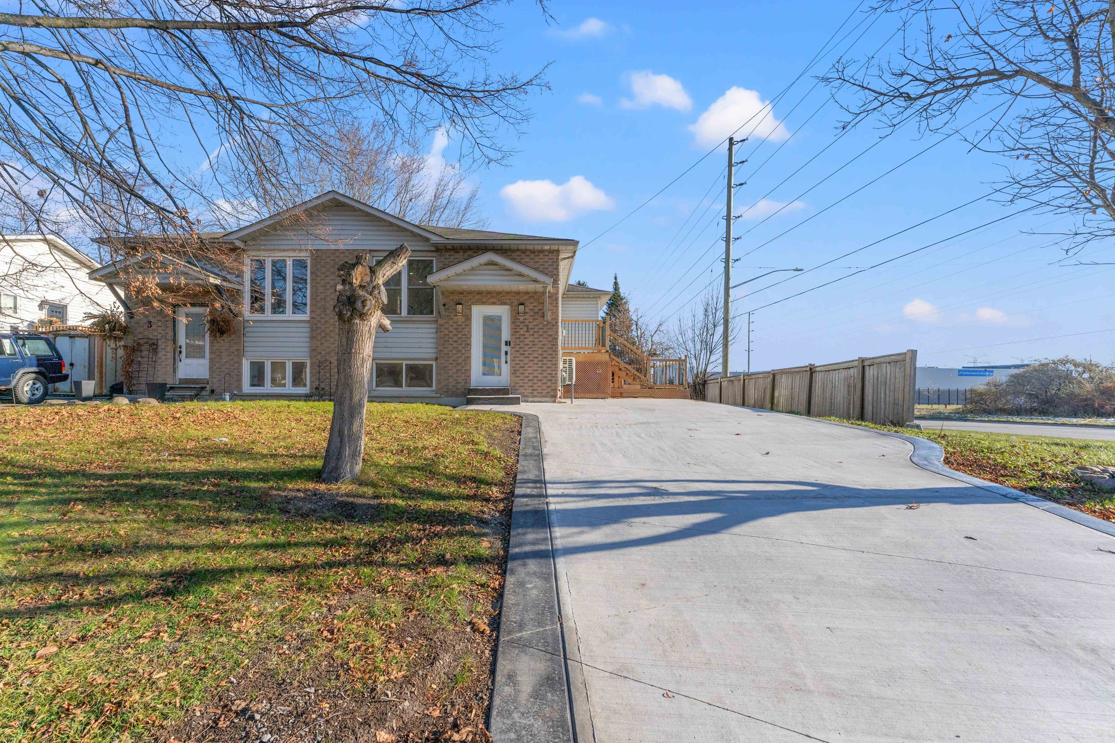 1 LOCKHART Gate, Clarington, ON L1C 4K9