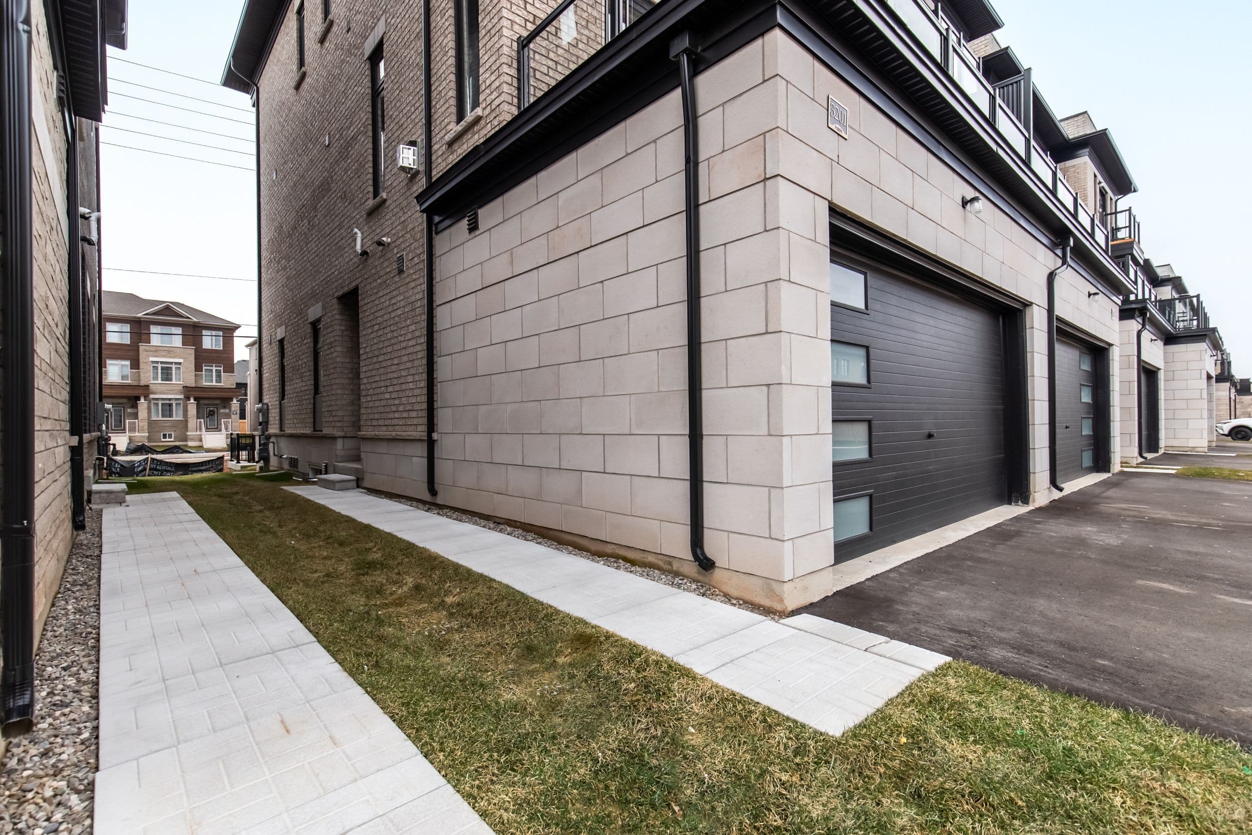 3201 Sixth Line Unit 2, Oakville, ON L6H 0V8