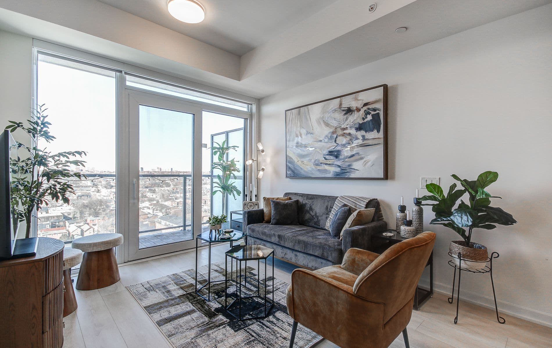 1285 Dupont Street 1305, Toronto W02, ON M6H 0E3