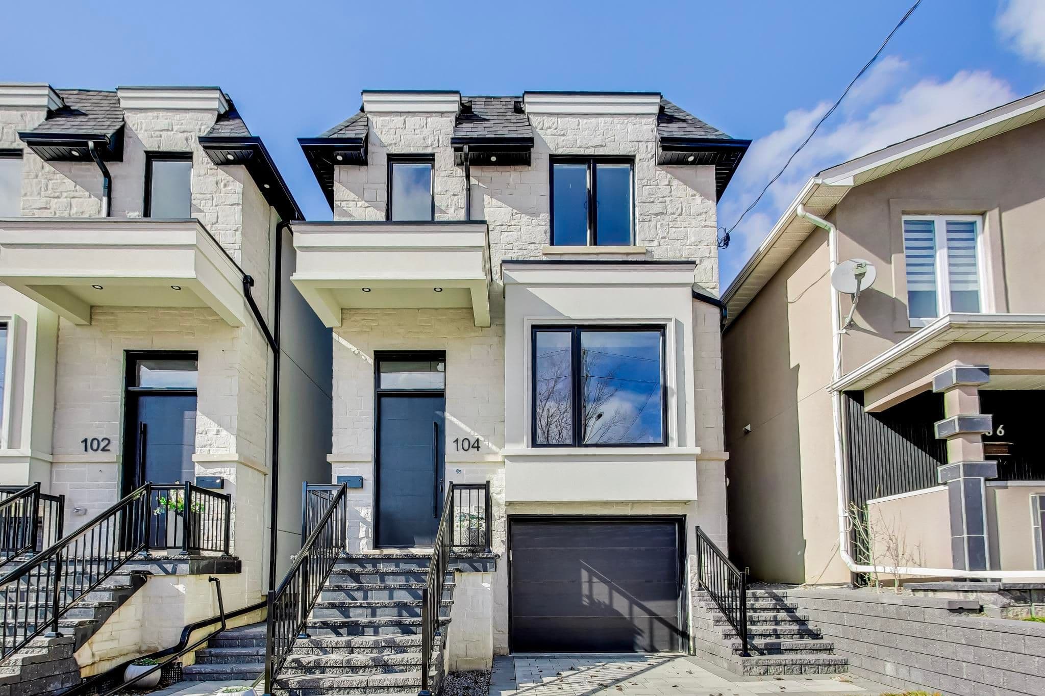 104 Yardley Avenue, Toronto E03, ON M4B 2B1