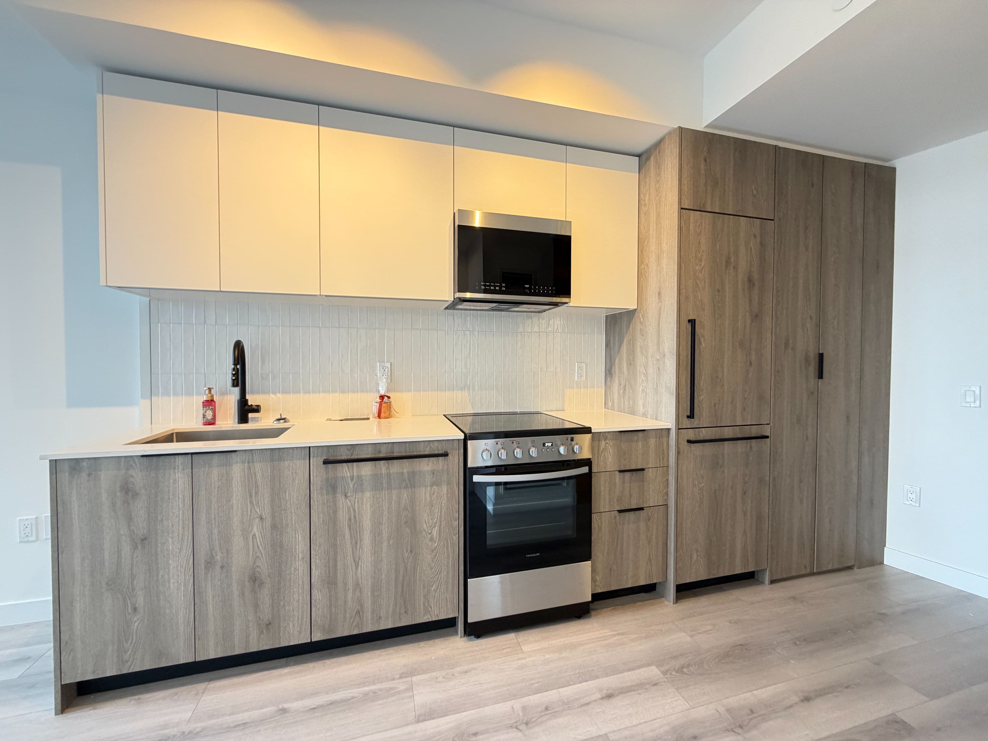 1635 MILITARY Trail 528, Toronto E10, ON M1C 1B2