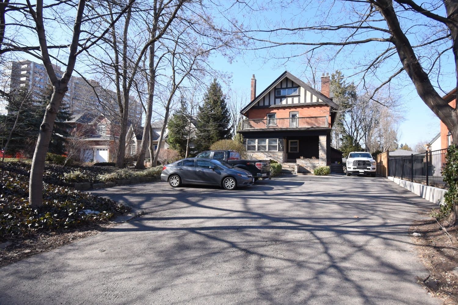 2177 Lakeshore Road Upper, Burlington, ON L7R 1A5