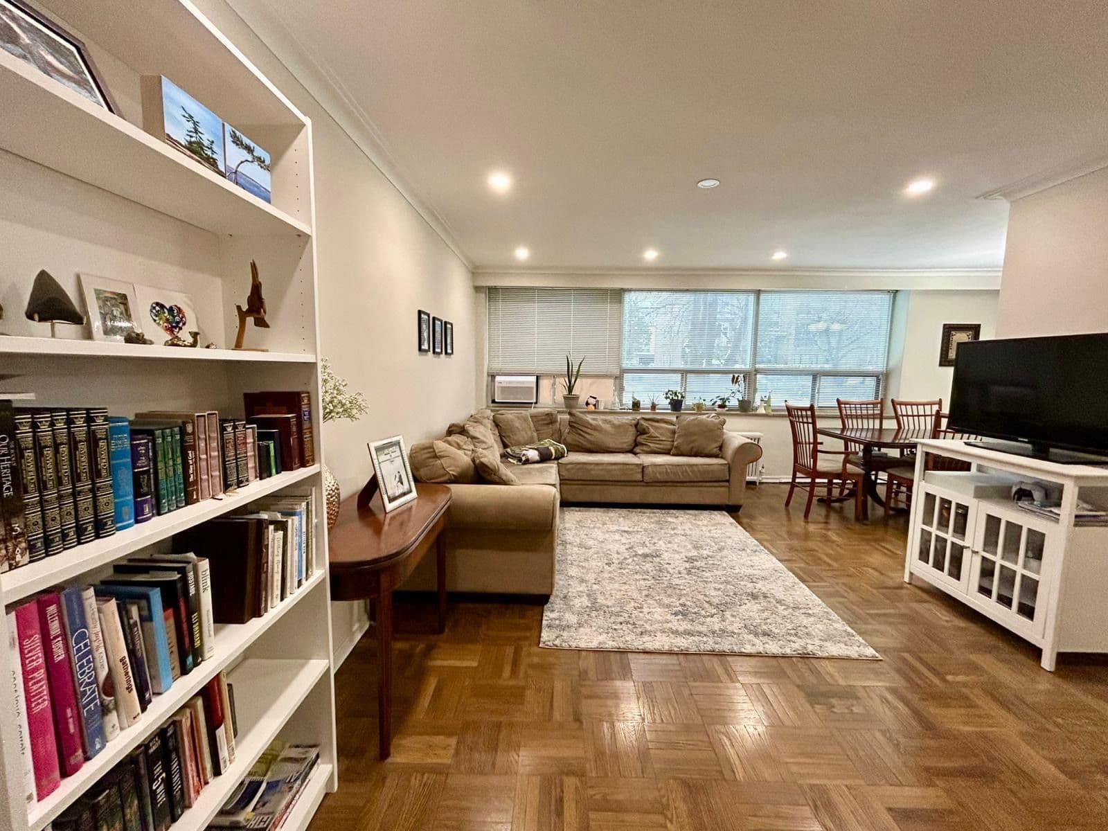 6 Meadowbrook Road 1, Toronto C04, ON M6B 2S4