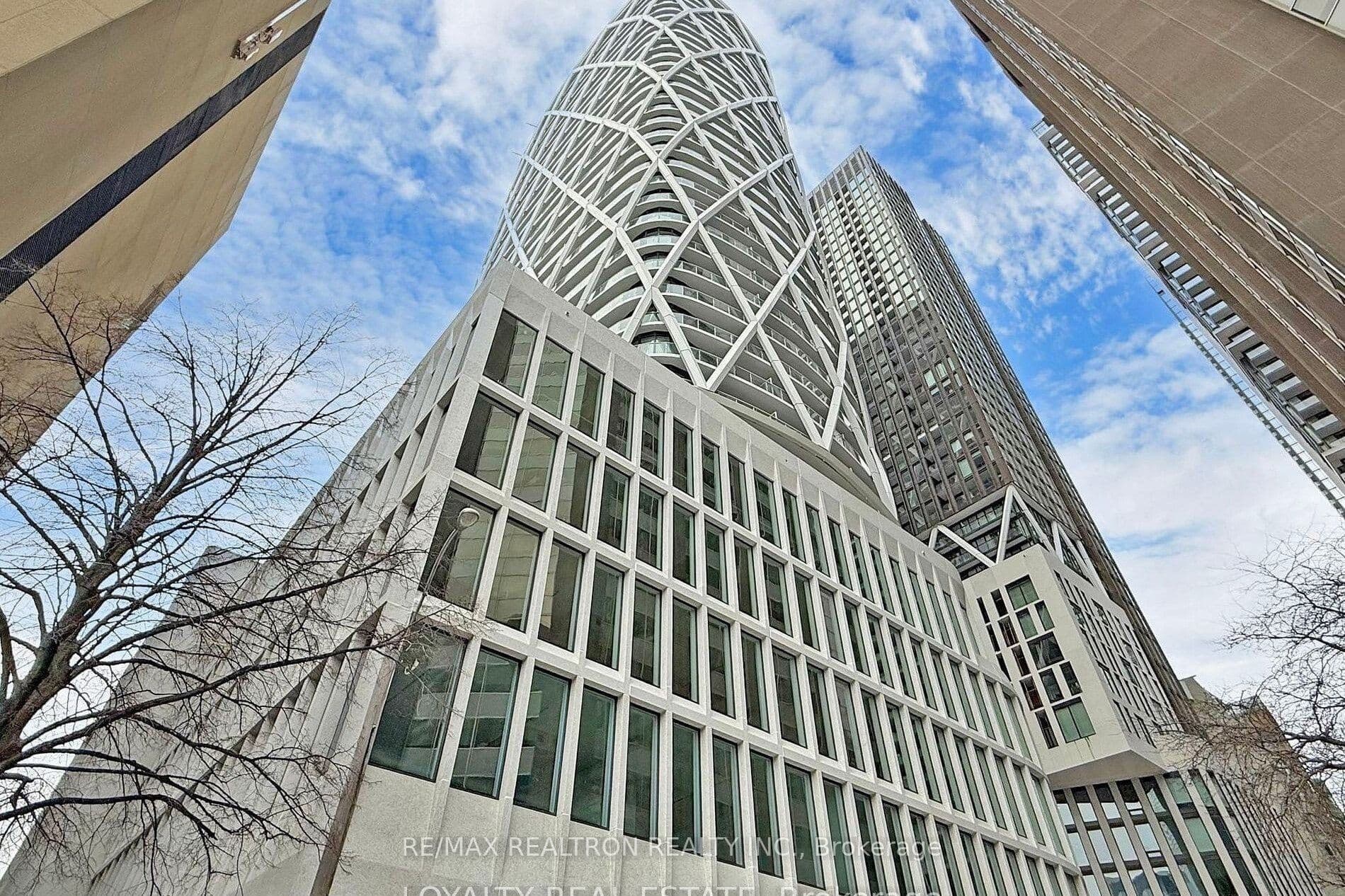 230 Simcoe Street 2819, Toronto C01, ON M5T 0G7