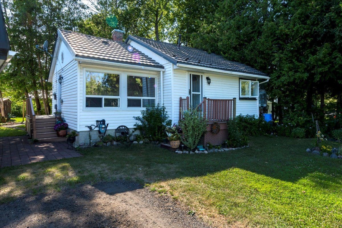 930 Gilmore Avenue, Innisfil, ON L0L 1W0