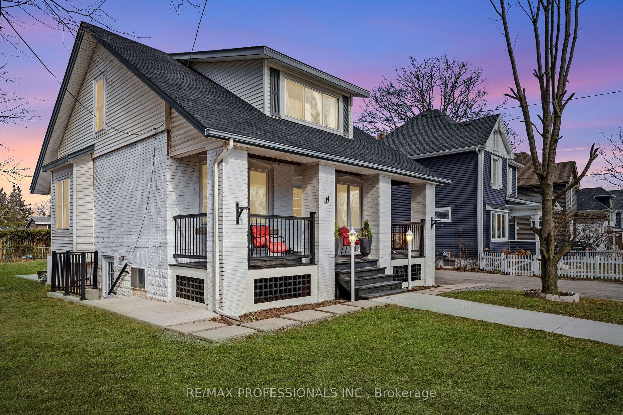 14 Kidd Avenue, Grimsby, ON L3M 3S3