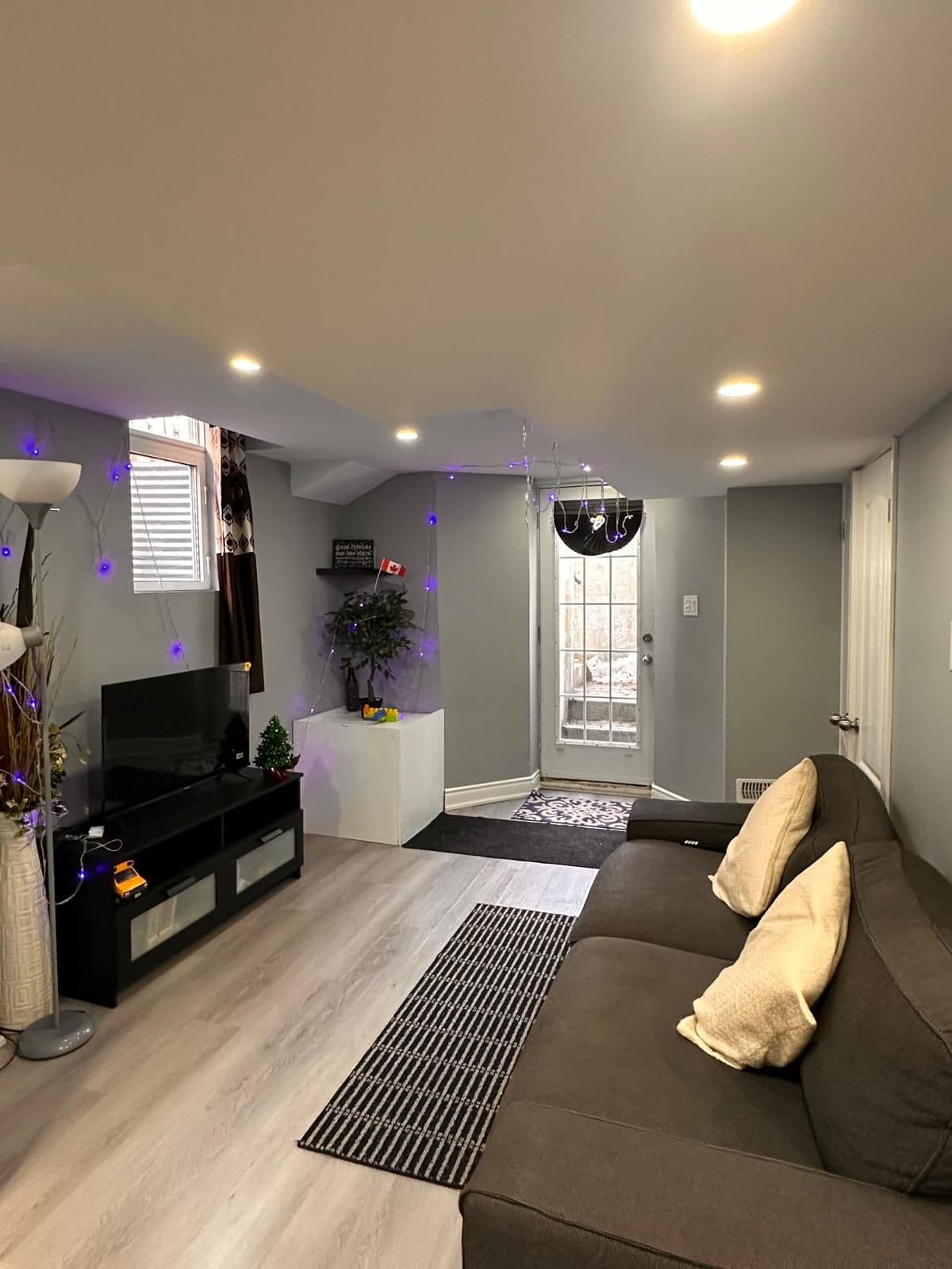 293 Kingsbridge Garden Circle Basement, Mississauga, ON L5R 1L2