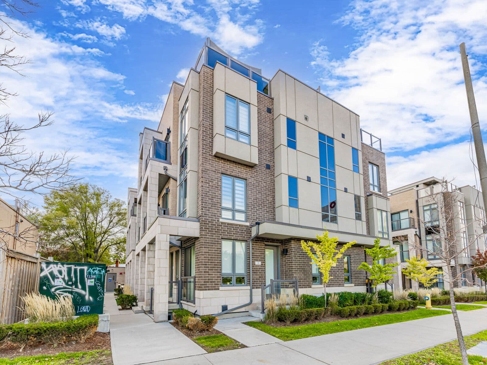 713 Lawrence Avenue W 5, Toronto W04, ON M6A 1B4