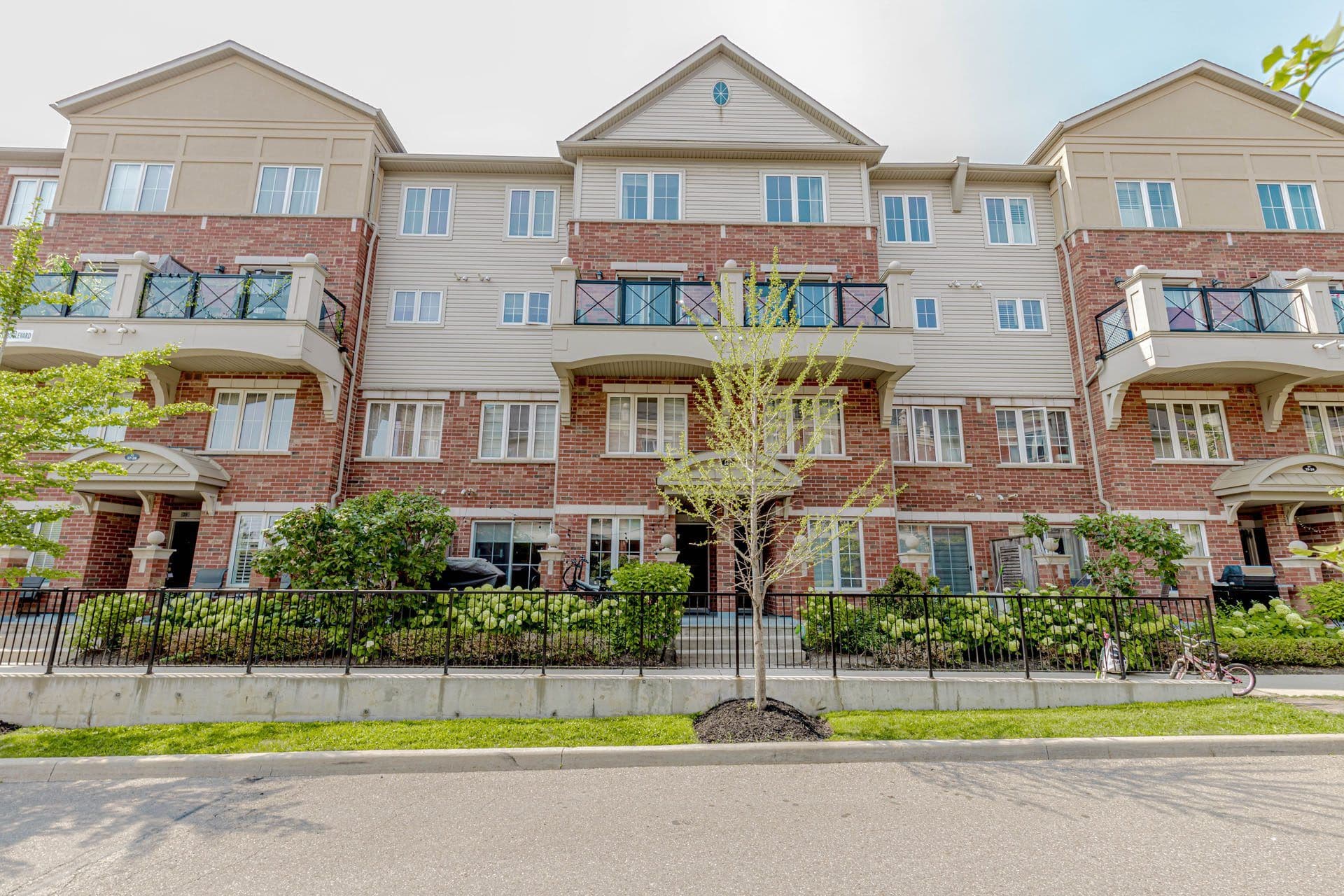 47 Hays Boulevard 25, Oakville, ON L6H 0J1
