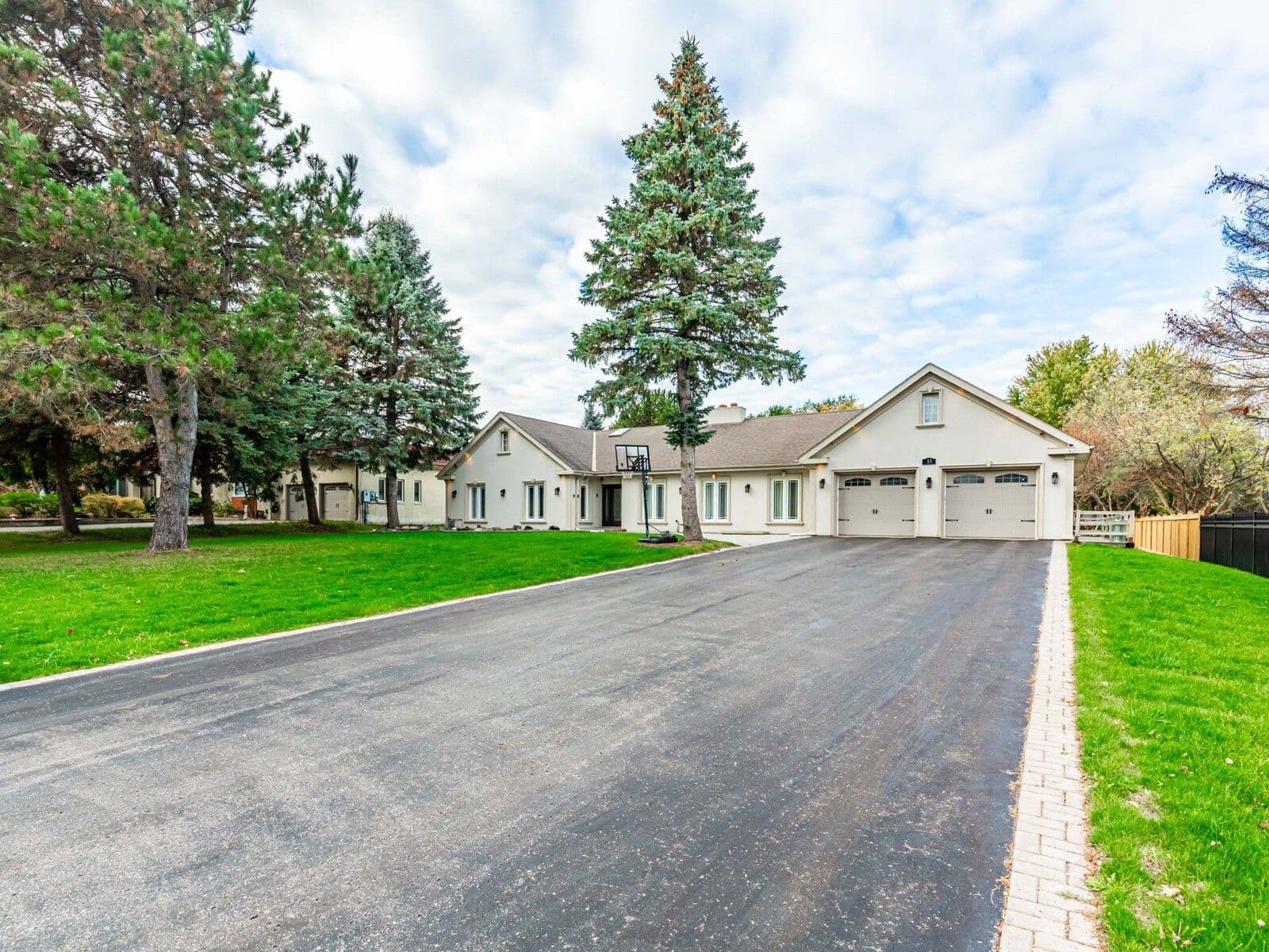 33 Carolwood Crescent, Markham, ON L3S 4T2