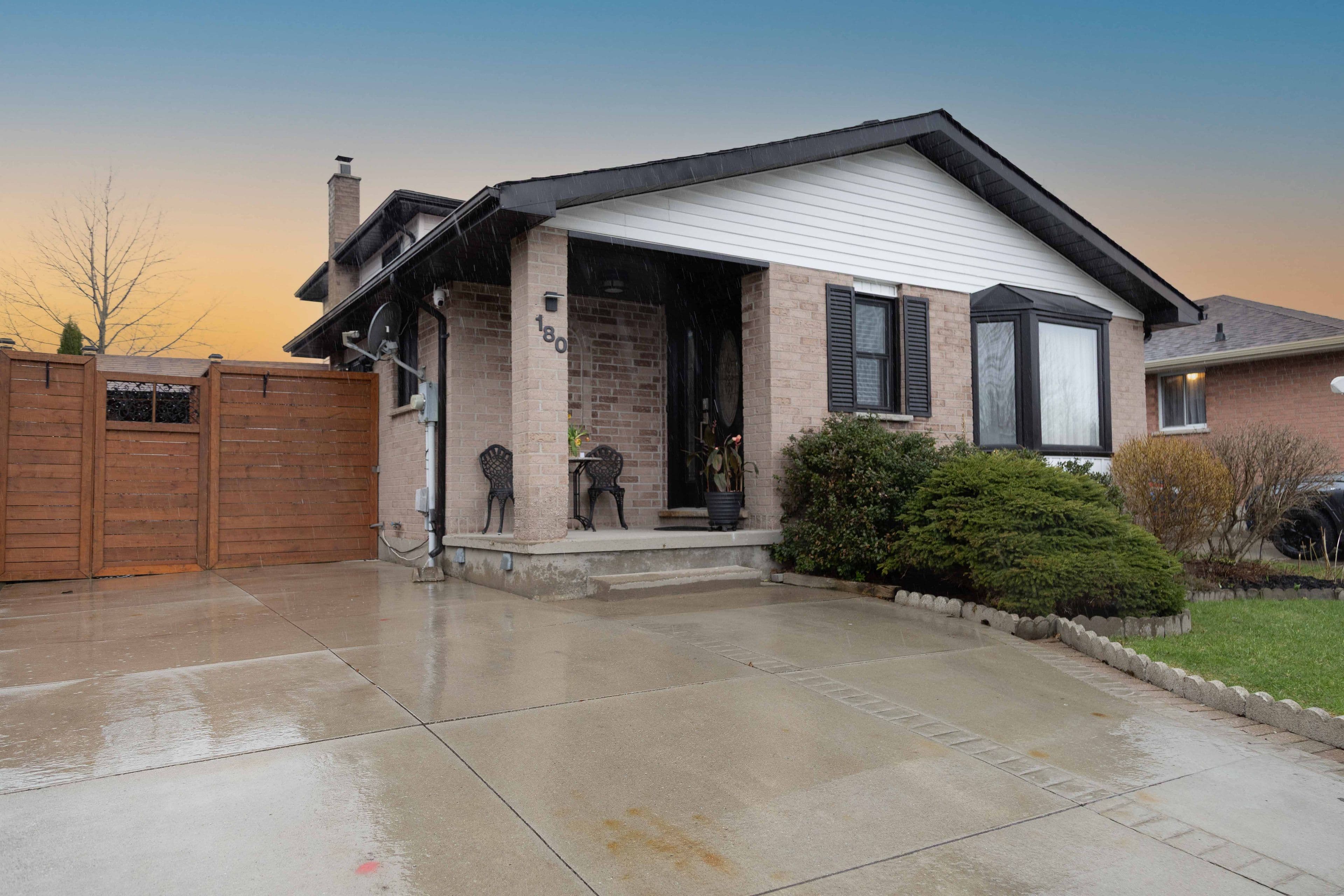 180 Clara Crescent, London South, ON N6E 3H2