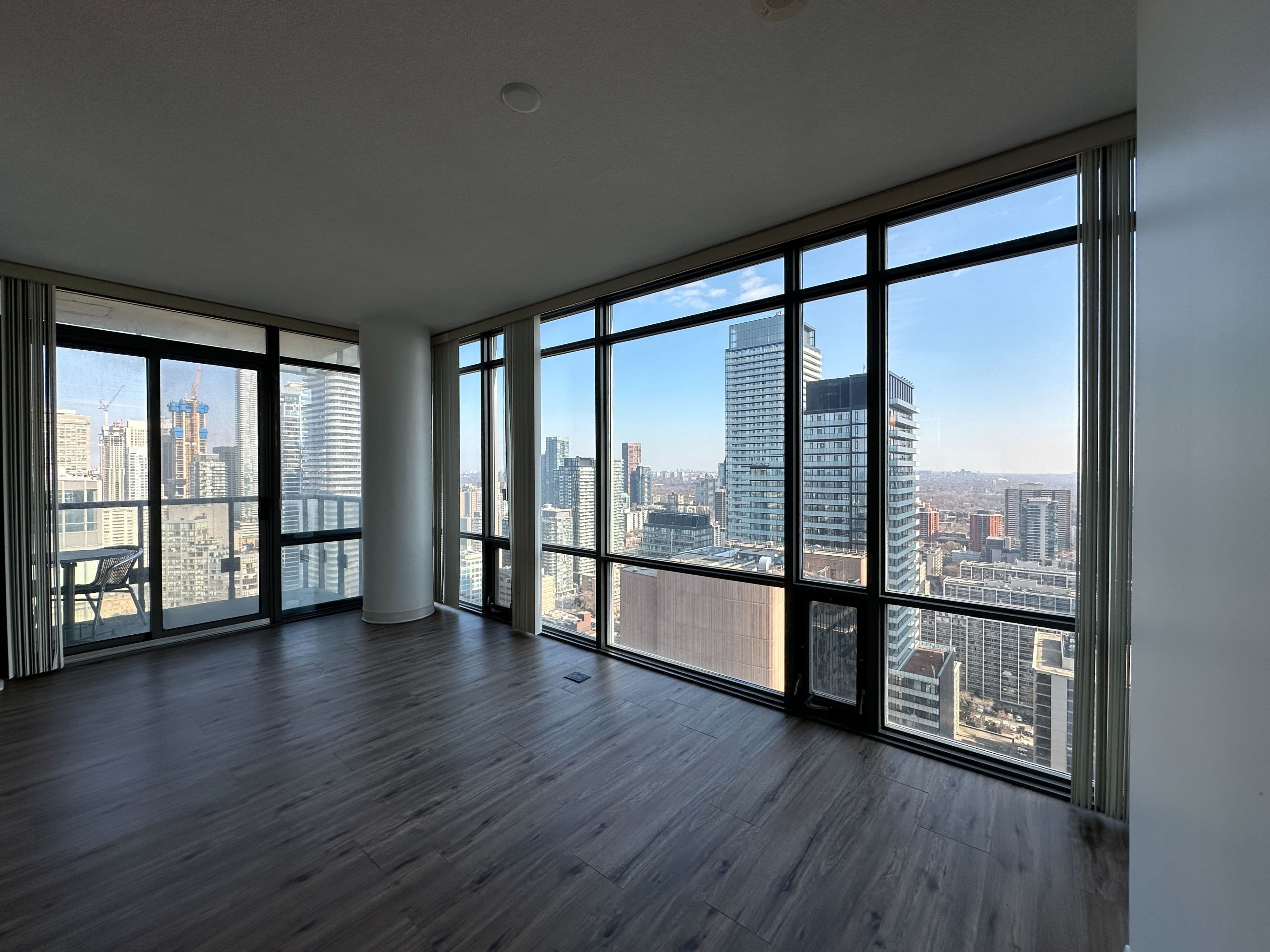 38 Grenville Street 3707, Toronto C01, ON M4Y 1X4