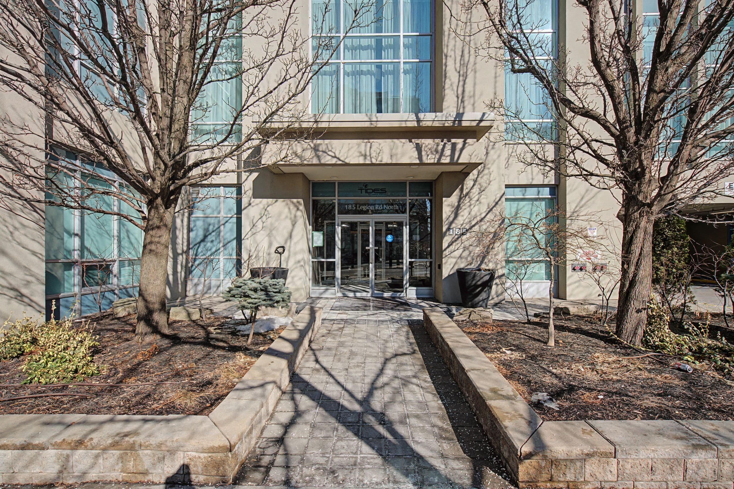 185 Legion Road N 2008, Toronto W06, ON M8Y 0A1