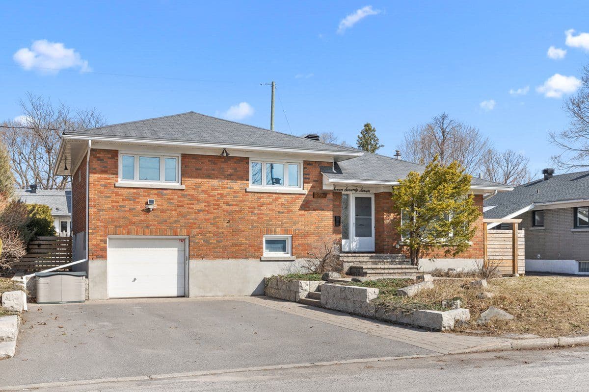 777 Cork Street, Elmvale Acres and Area, ON K1G 1X8