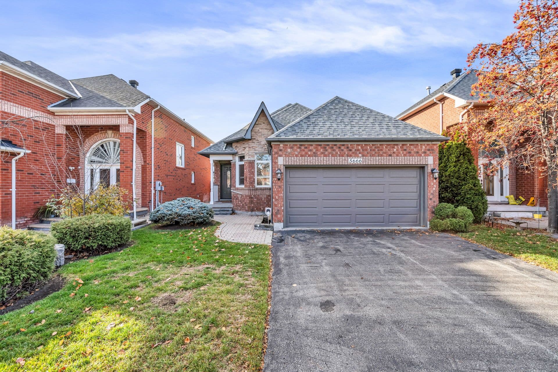 5666 Whitehorn Avenue, Mississauga, ON L5V 2A9