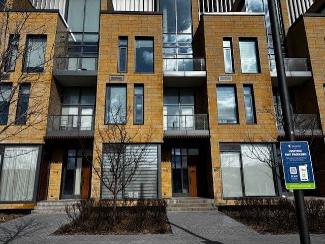 7 Buttermill Avenue TH 20, Vaughan, ON L4K 0M5