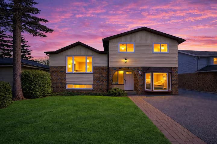 12 Deerpark Drive, Barrie, ON L4M 4W9