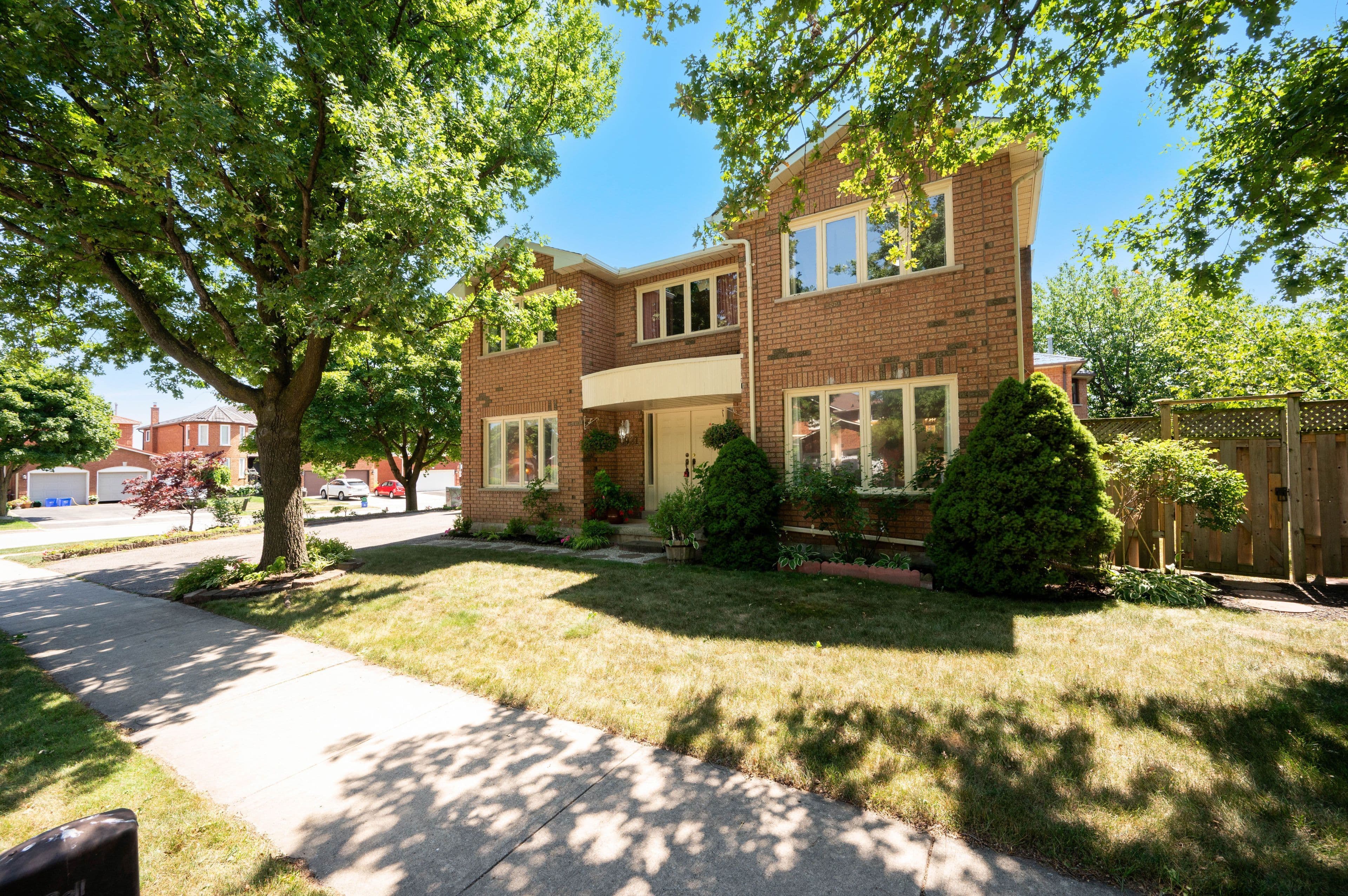 2921 Caradoc Lane, Oakville, ON L6J 6W4