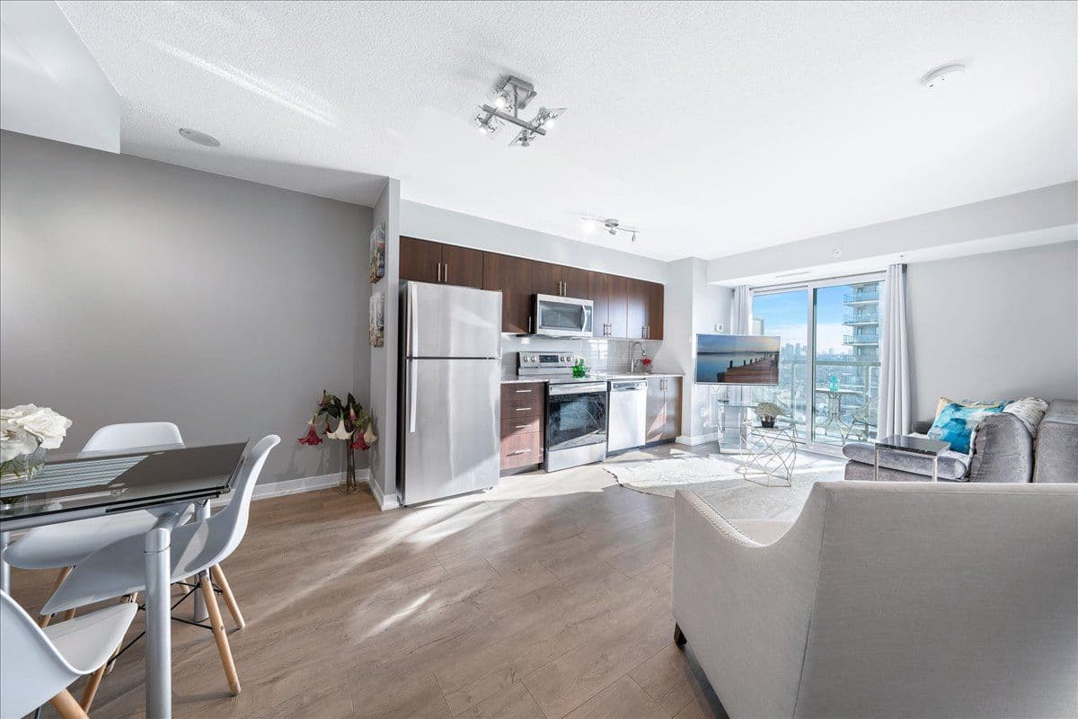 1420 Dupont Street 1312, Toronto W02, ON M6H 0C2