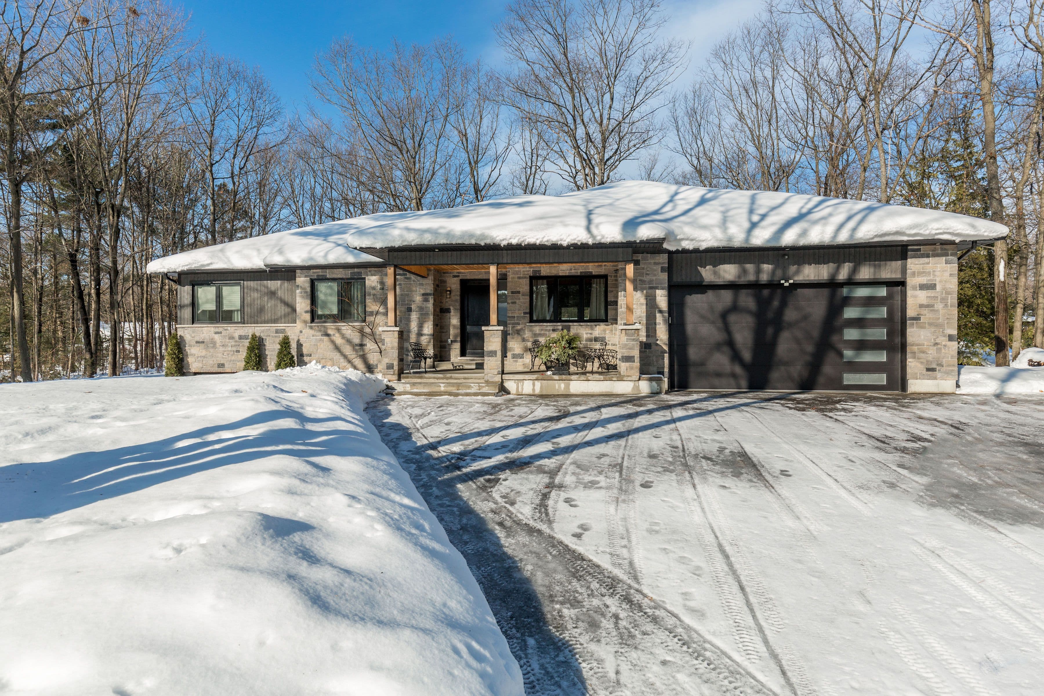 34 Oakwood Avenue, Tiny, ON L9M 0J2