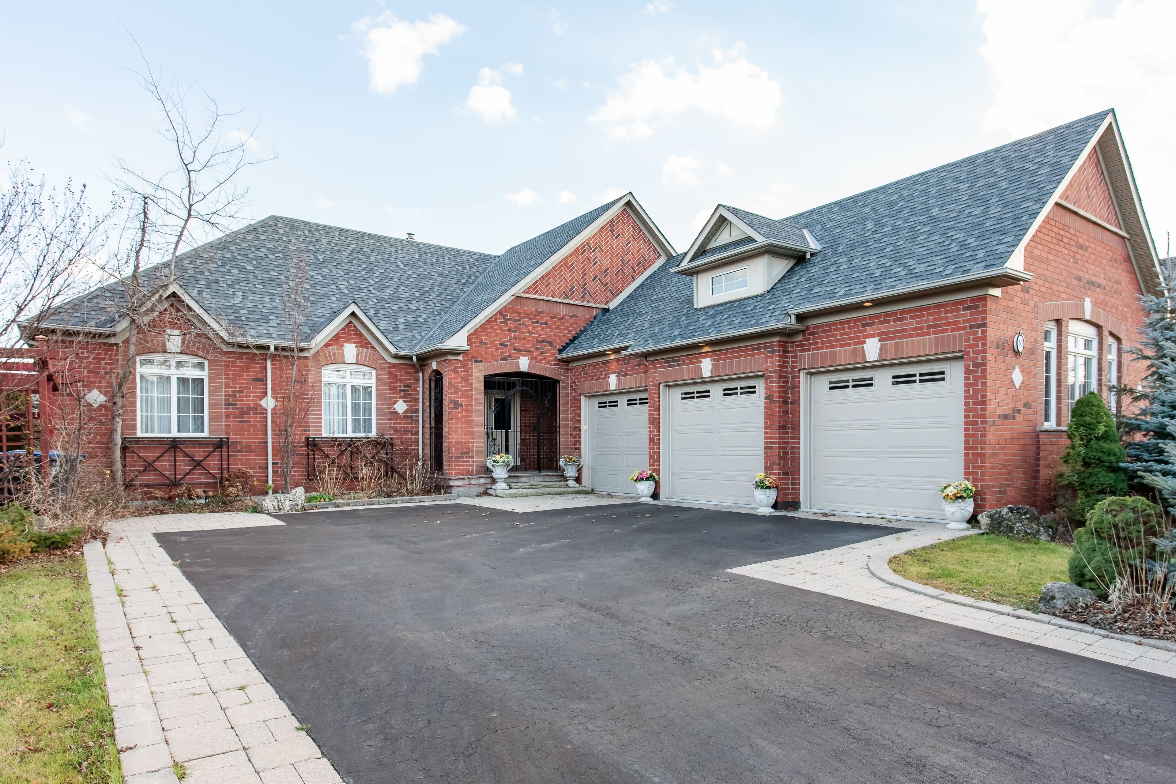50 Links Lane, Brampton, ON L6Y 5H1