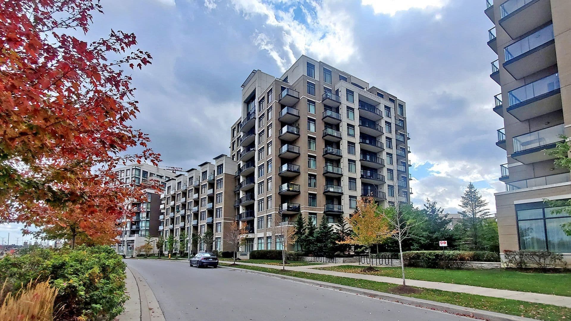111 Upper Duke Crescent 904, Markham, ON L6G 0C8