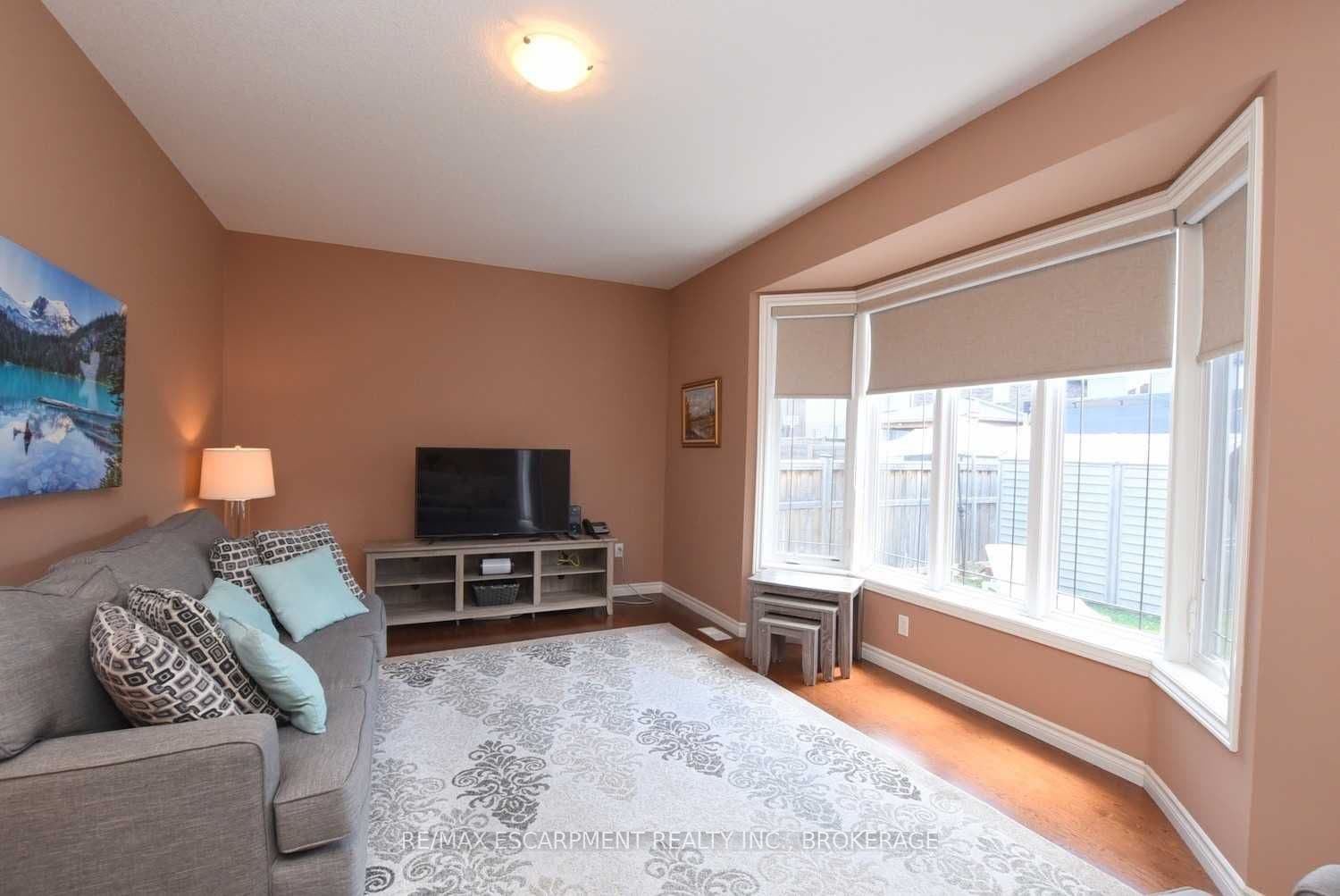 41 Clifton Downs Road, Hamilton, ON L9C 4R3