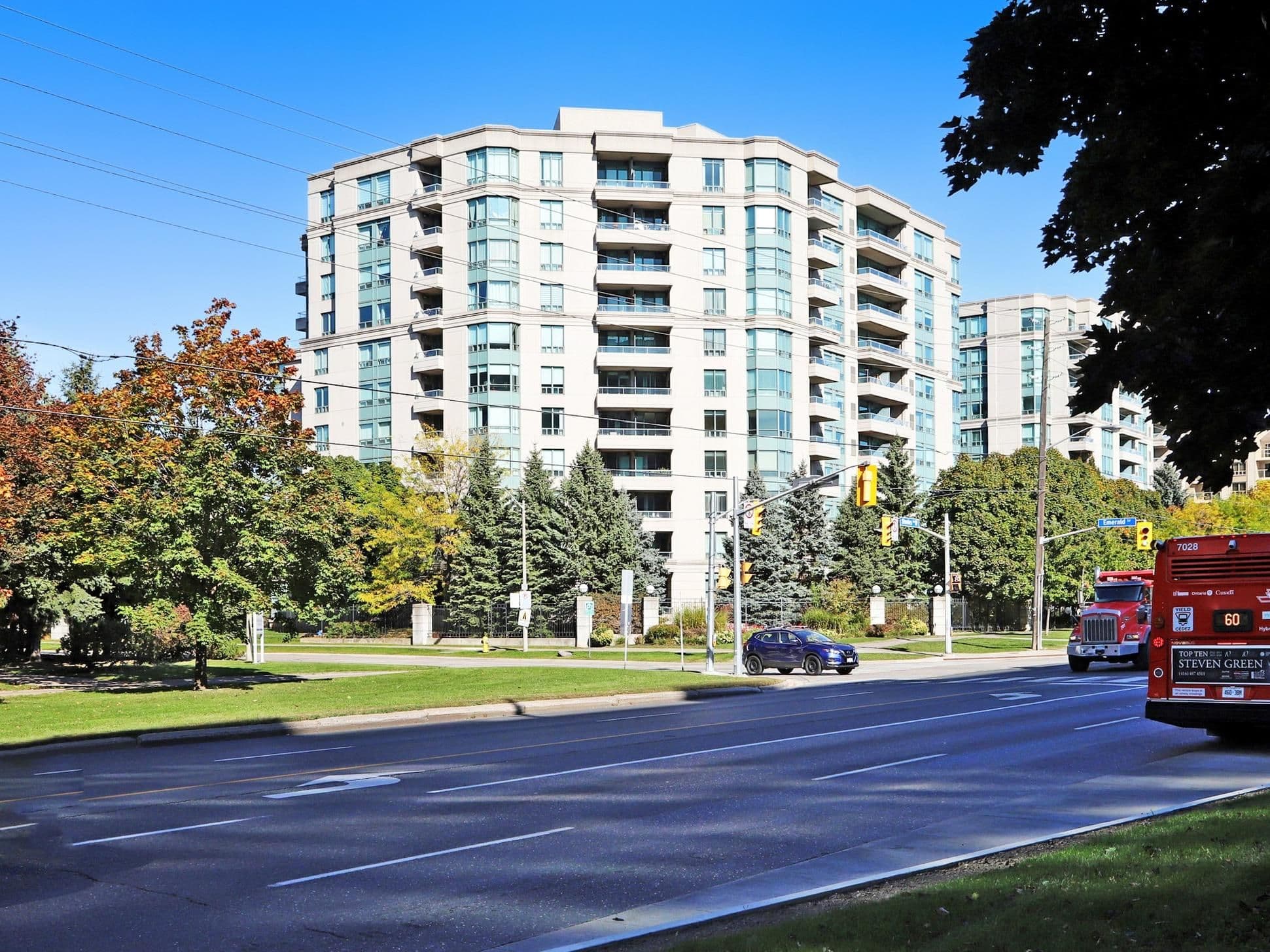 1 Emerald Lane PH104, Vaughan, ON L4J 8N2