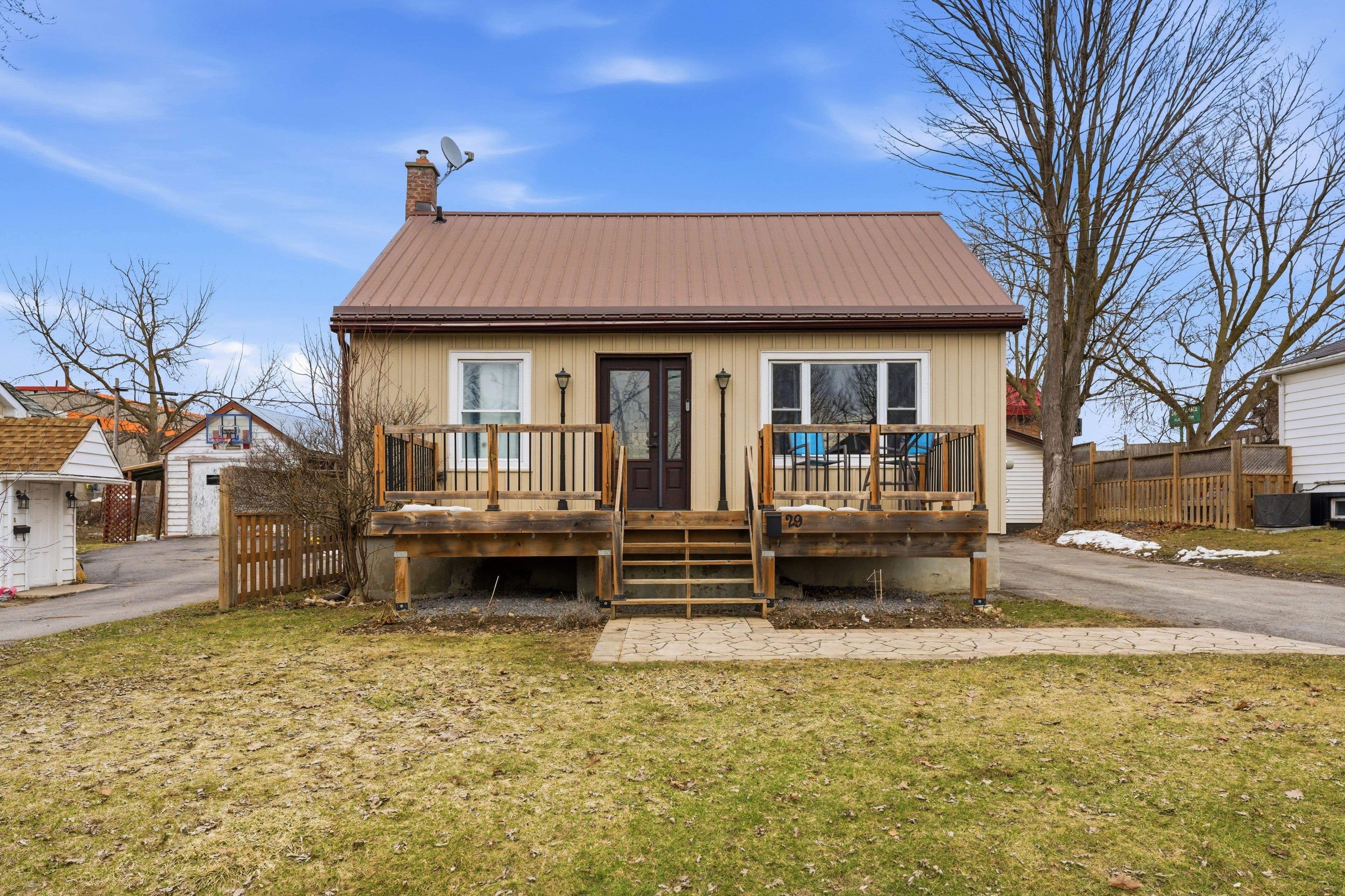 29 Valleyview Crescent, Belleville, ON K8P 3E9