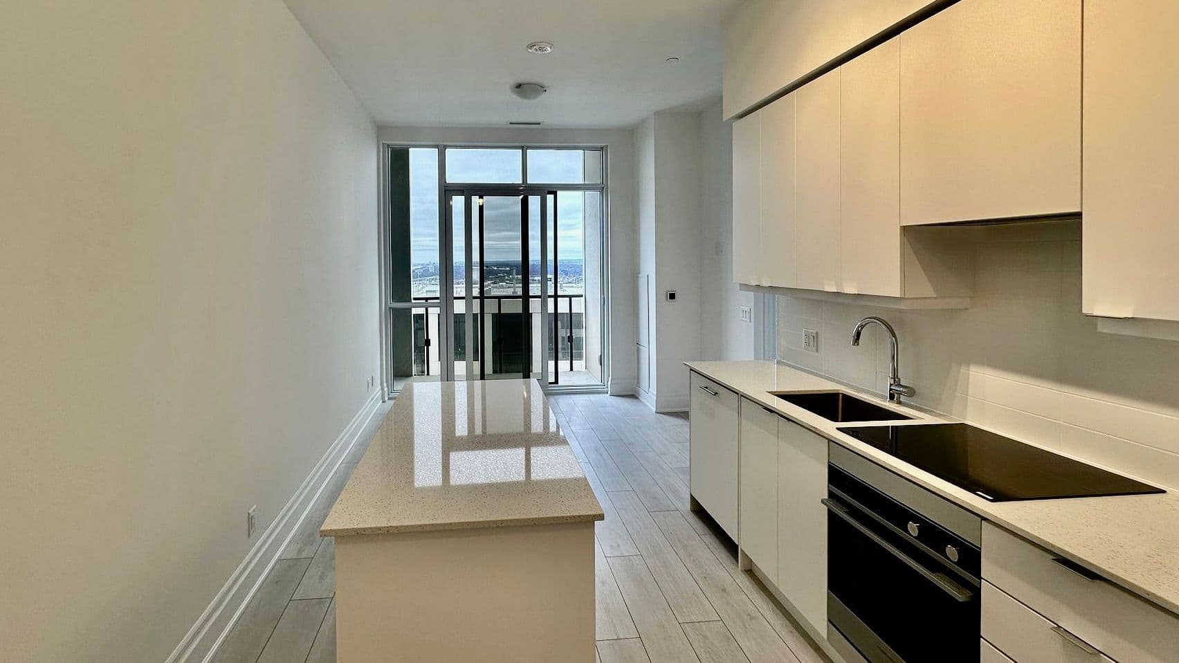 30 Elm Drive PH06, Mississauga, ON L5B 0N6