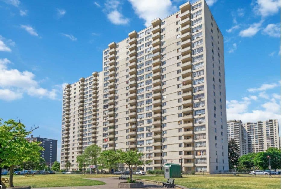 340 Dixon Road 513, Toronto W09, ON M9R 1T1