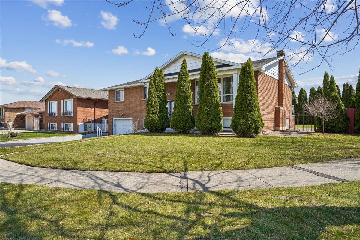72 Eastbury Drive, Hamilton, ON L8E 2V5