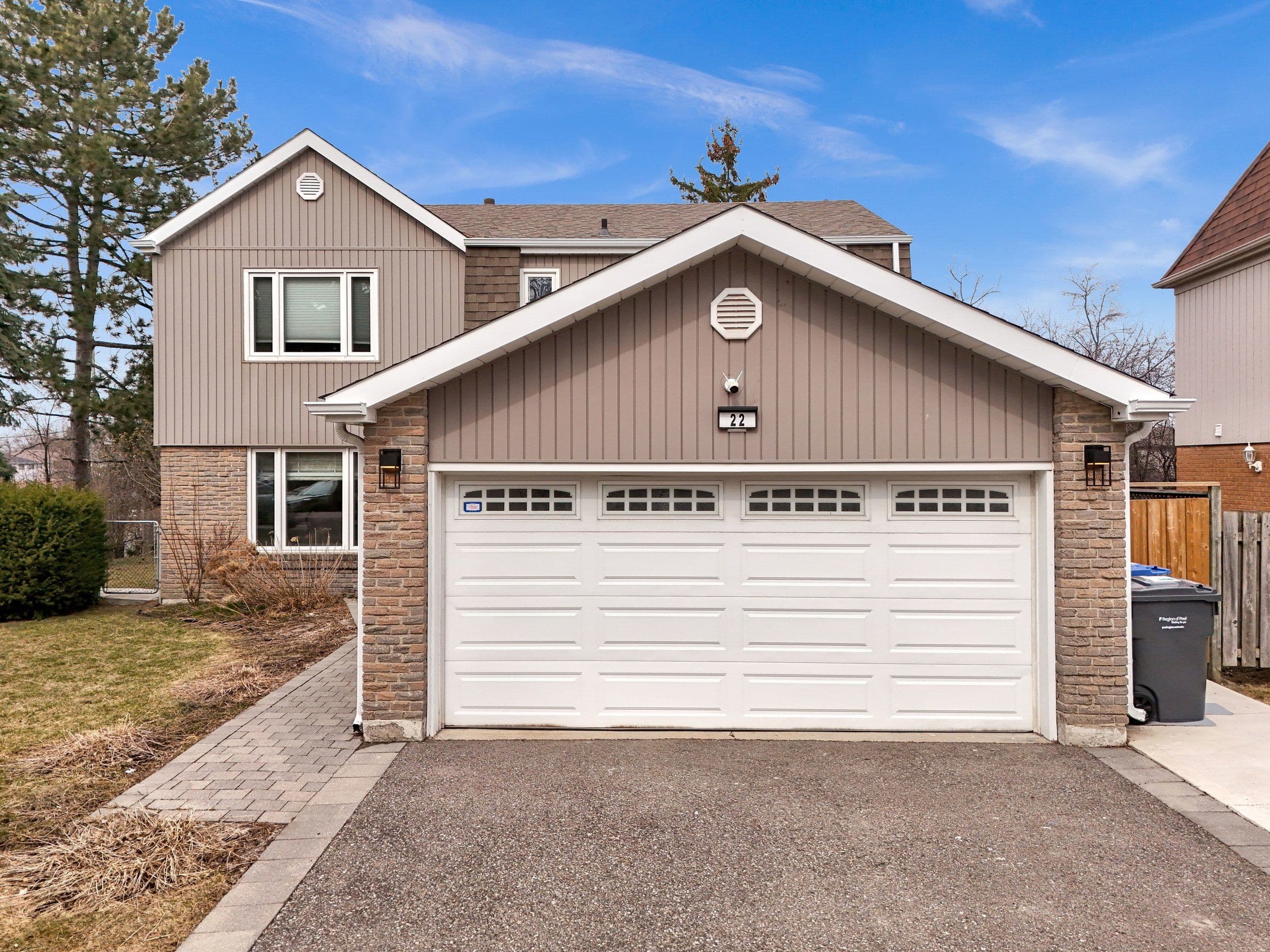 22 MADELAINE Crescent, Brampton, ON L6S 2Y9