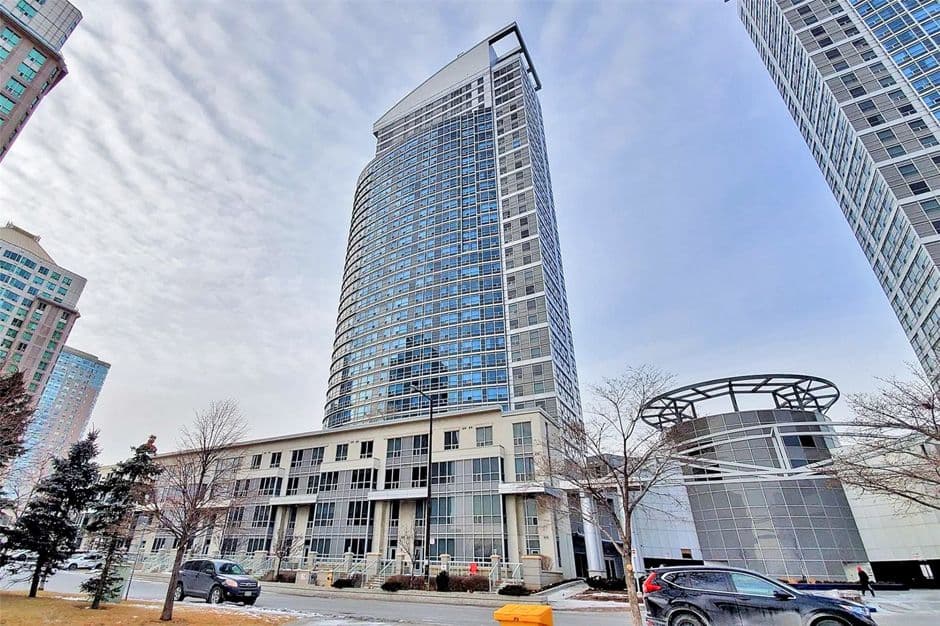 36 Lee Centre Drive 911, Toronto E09, ON M1H 3K2