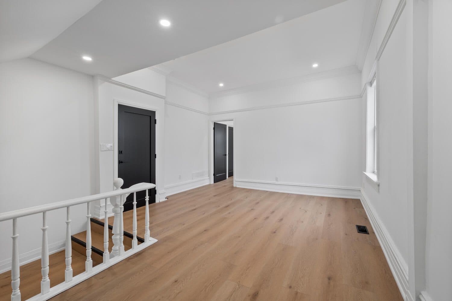 852 Simcoe Street N 3, Oshawa, ON L1G 4V8