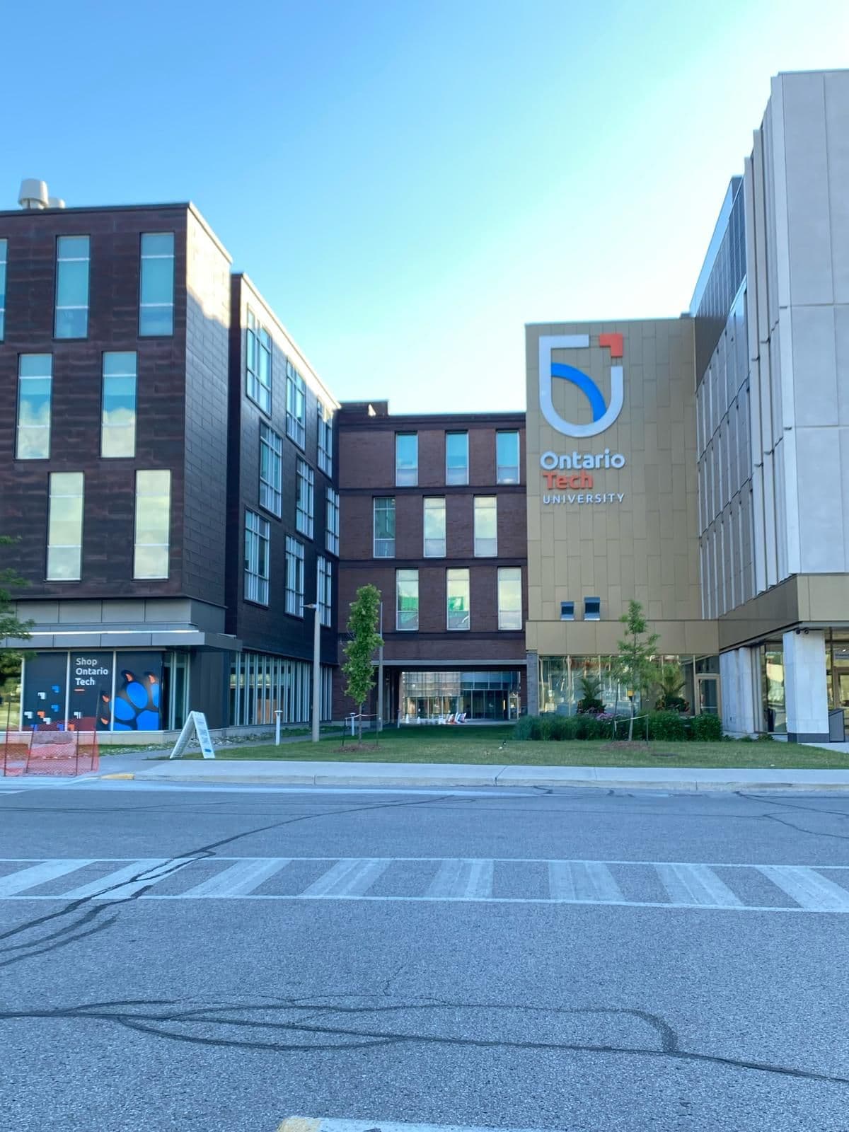 1720 Simcoe Street 15, Oshawa, ON L1G 4X9