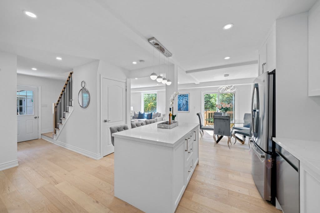 227 Thoms Crescent, Newmarket, ON L3Y 1C9