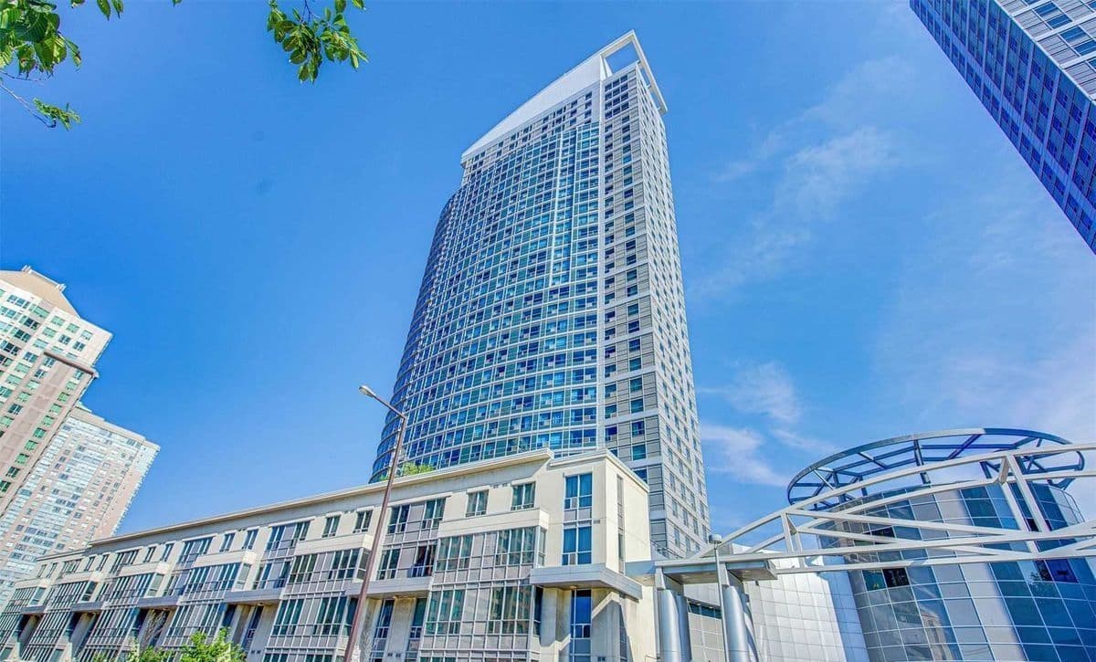 36 Lee Centre Drive 1115, Toronto E09, ON M1H 3K2