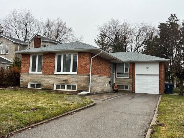 18 Heather Road, Toronto E07, ON M1S 2E1