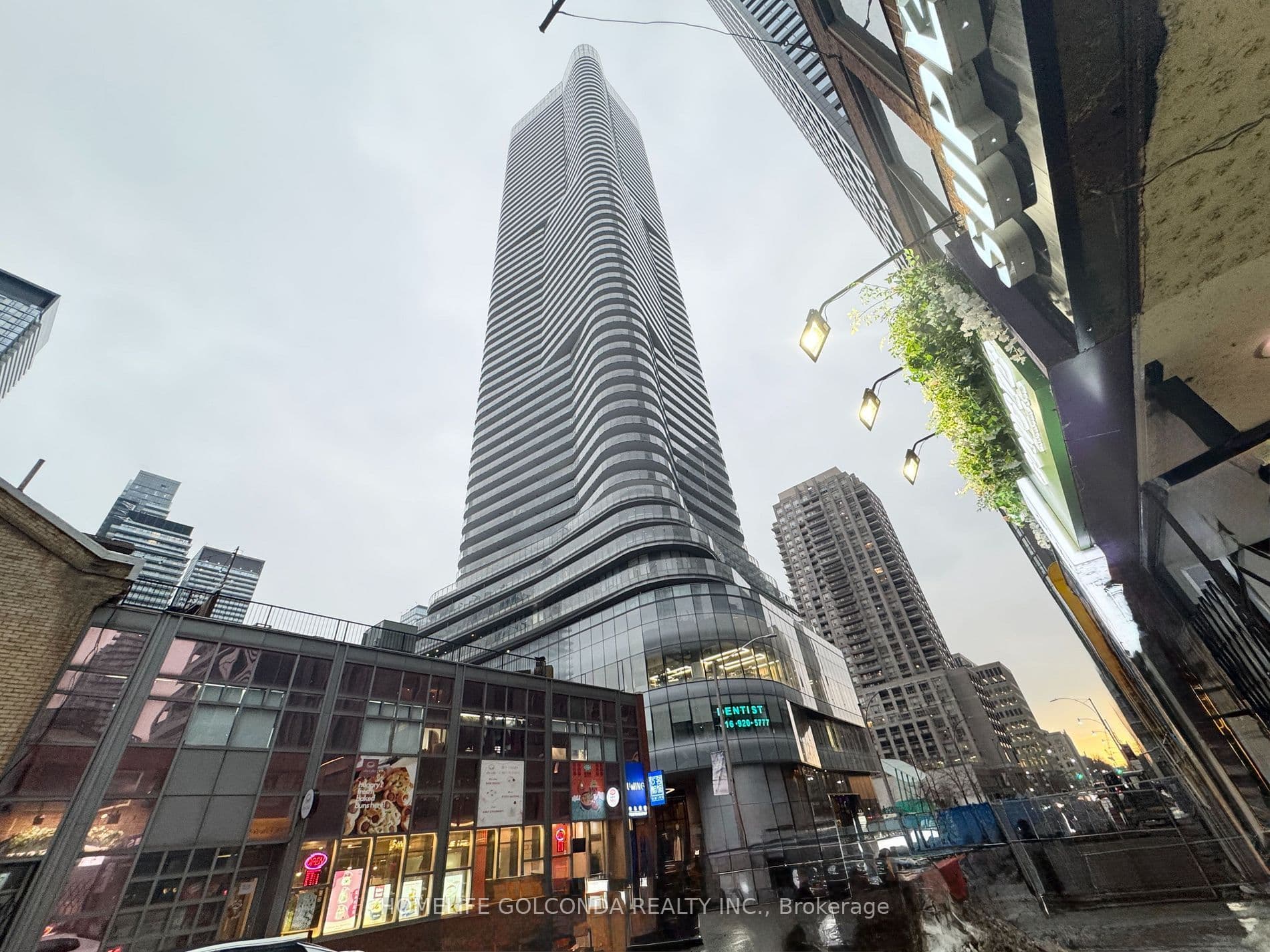 11 Wellesley Street W 4006, Toronto C01, ON M4Y 1E8