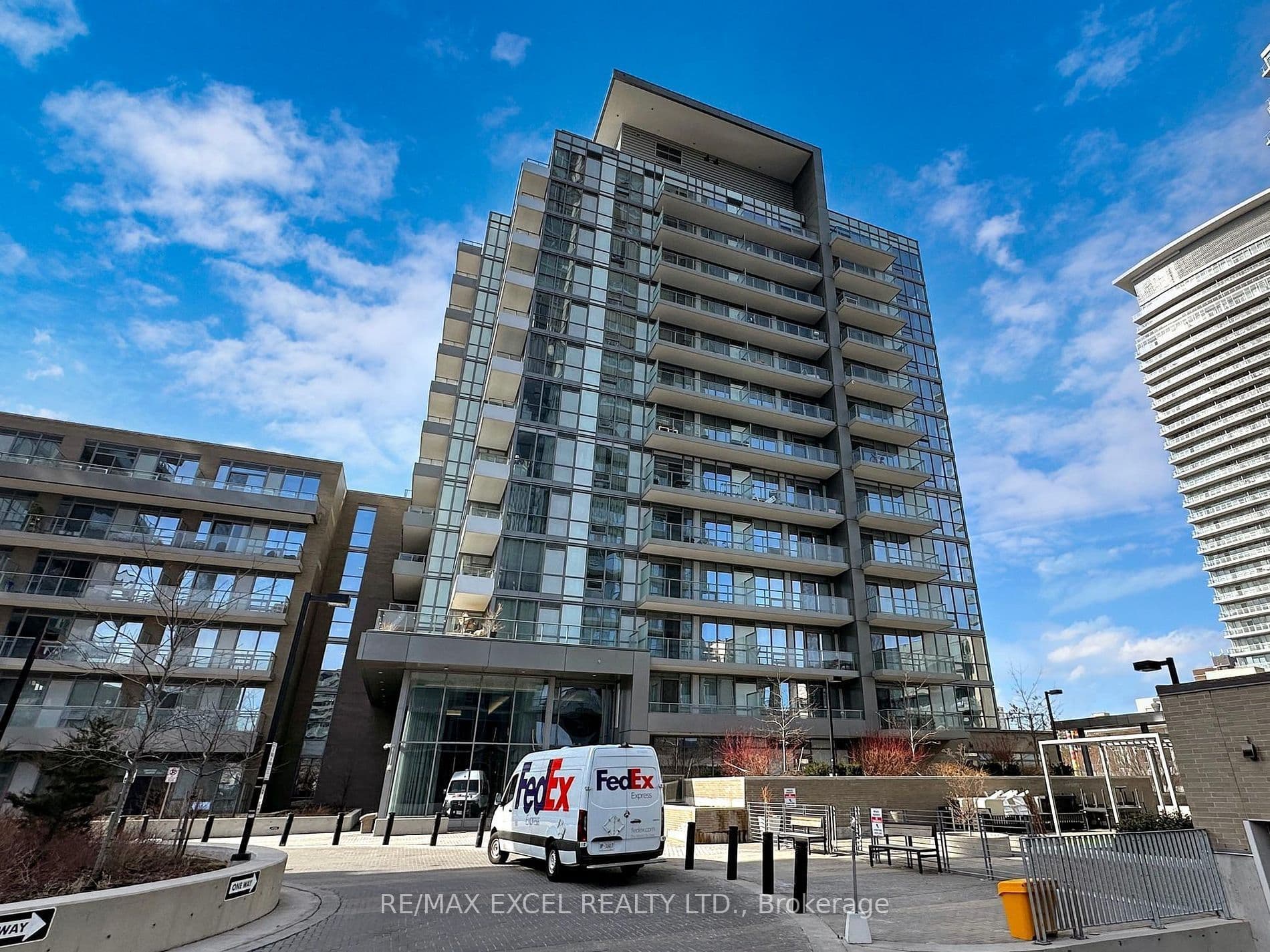 52 FOREST MANOR Road 611, Toronto C15, ON M2J 0E2