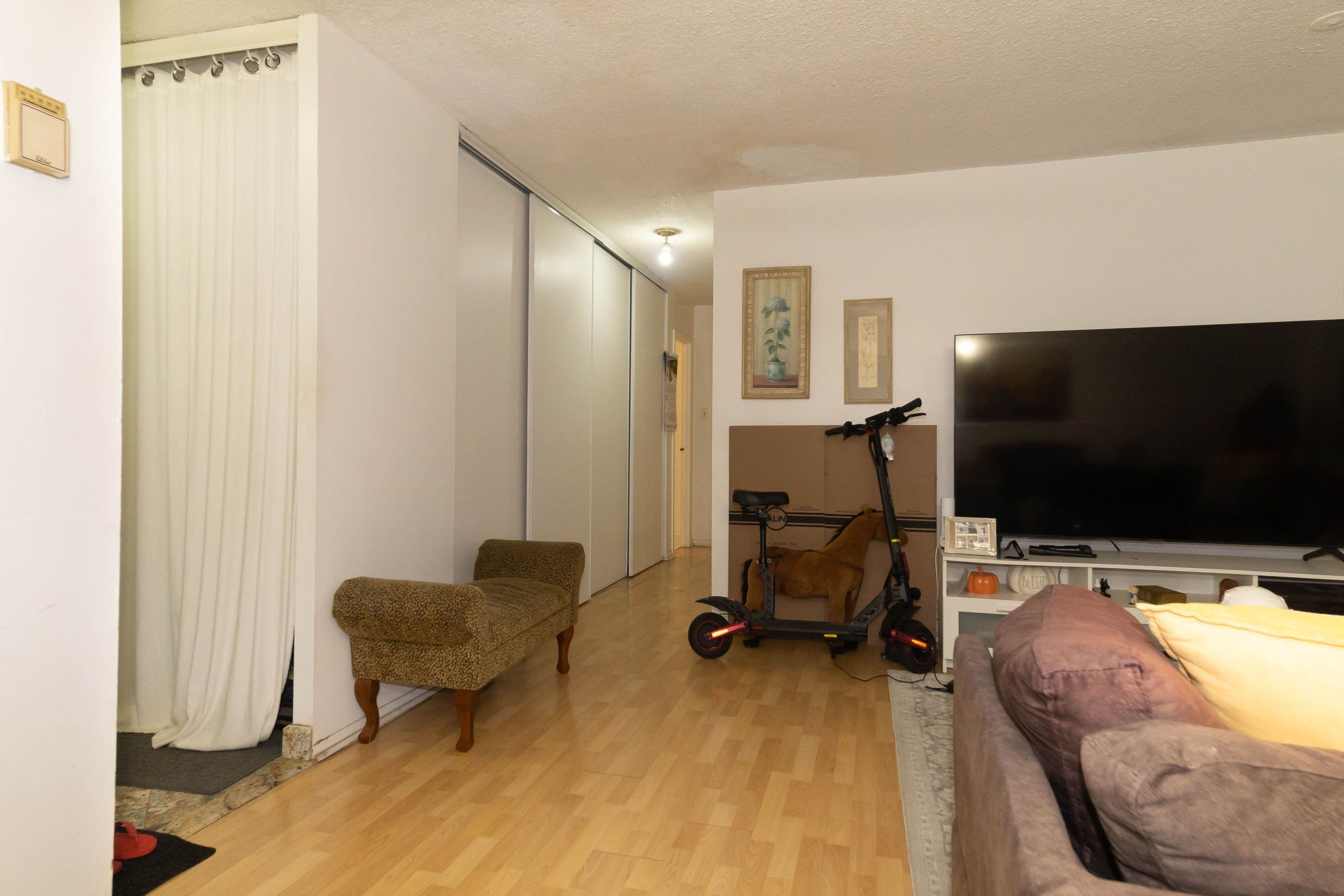 50 Lotherton Pathway 1115, Toronto W04, ON M6B 2G8