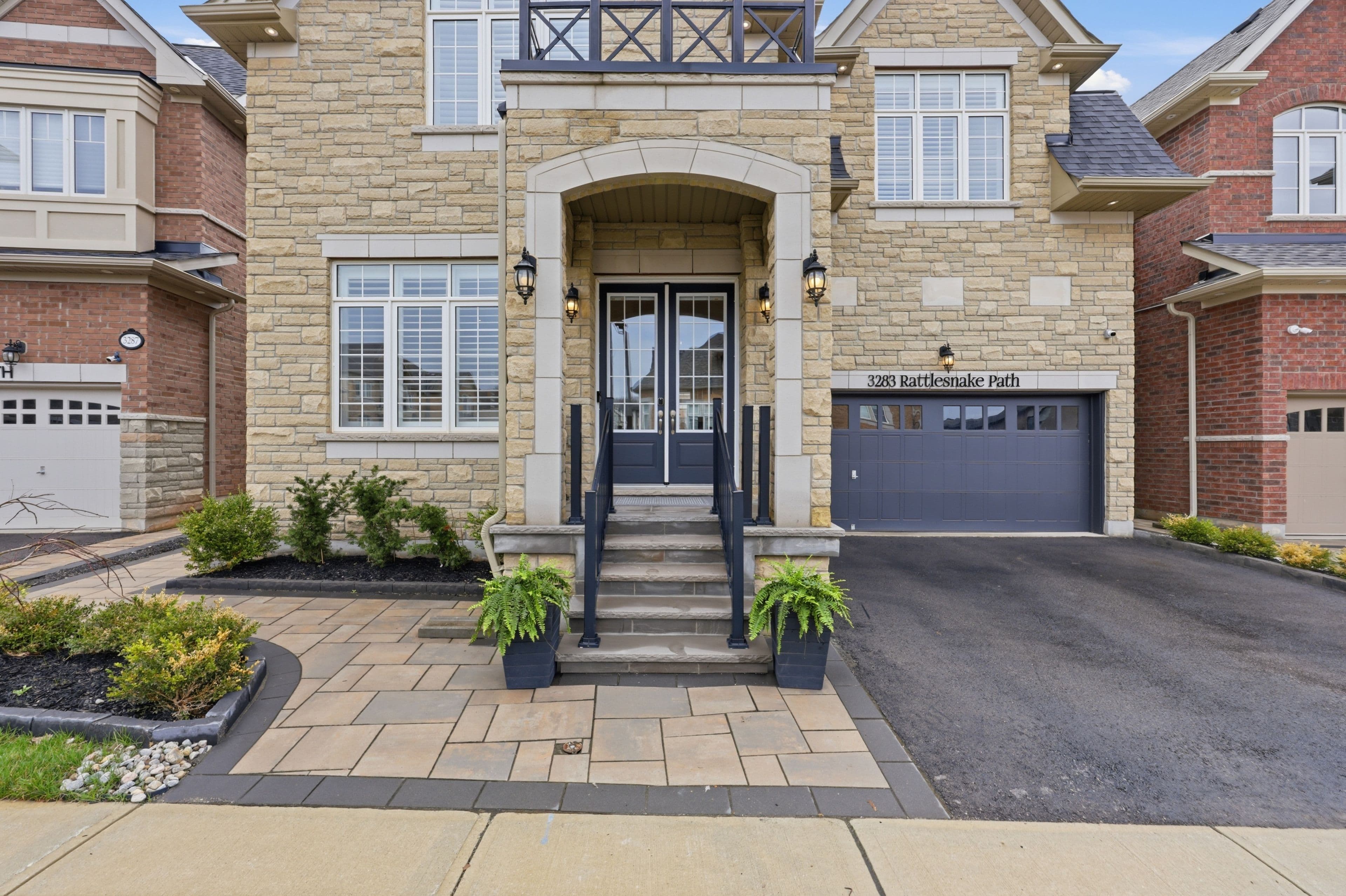3283 Rattlesnake Path, Oakville, ON L6M 5K4