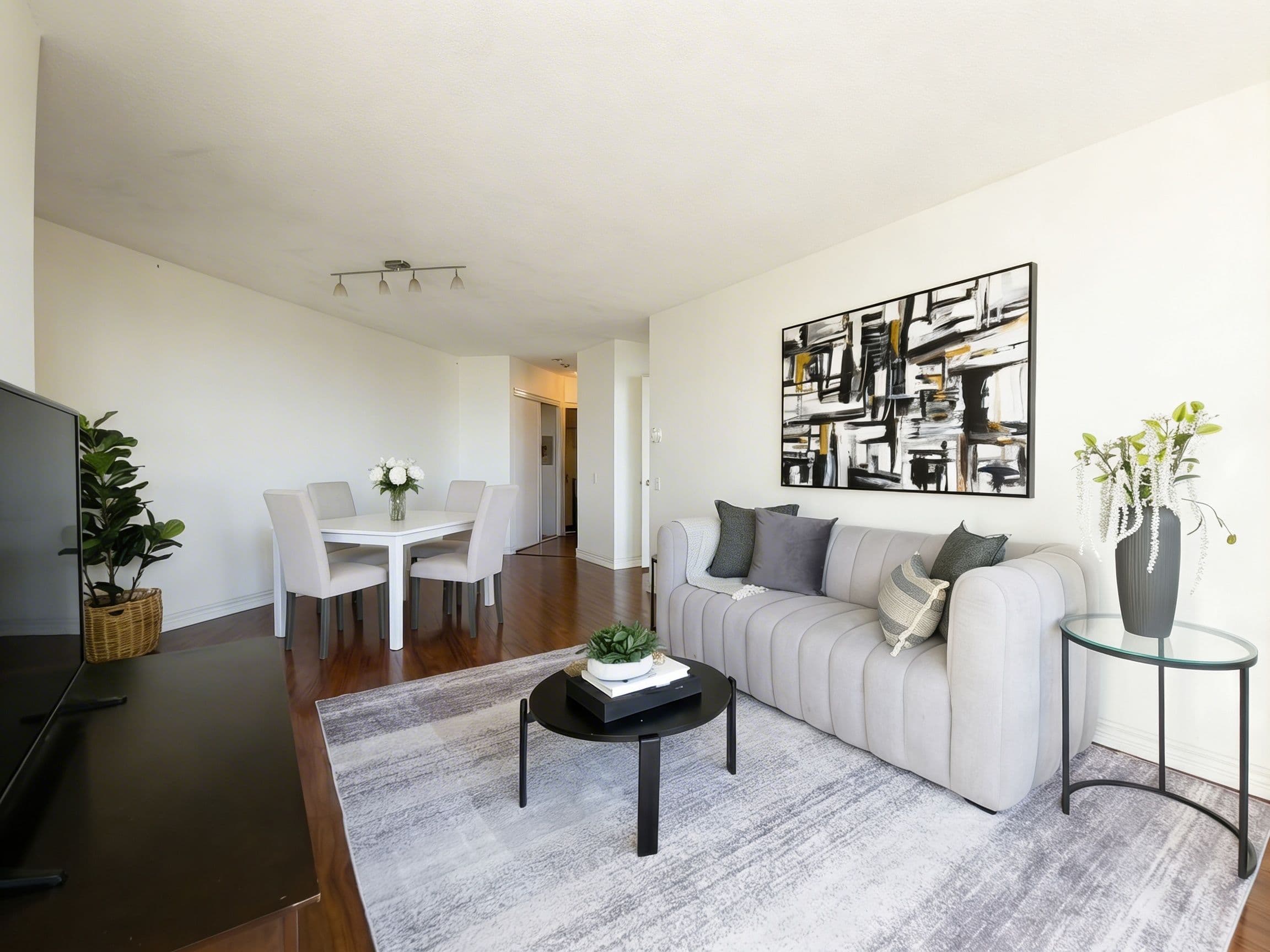 11 Thorncliffe Park Drive 205, Toronto C11, ON M4H 1P3