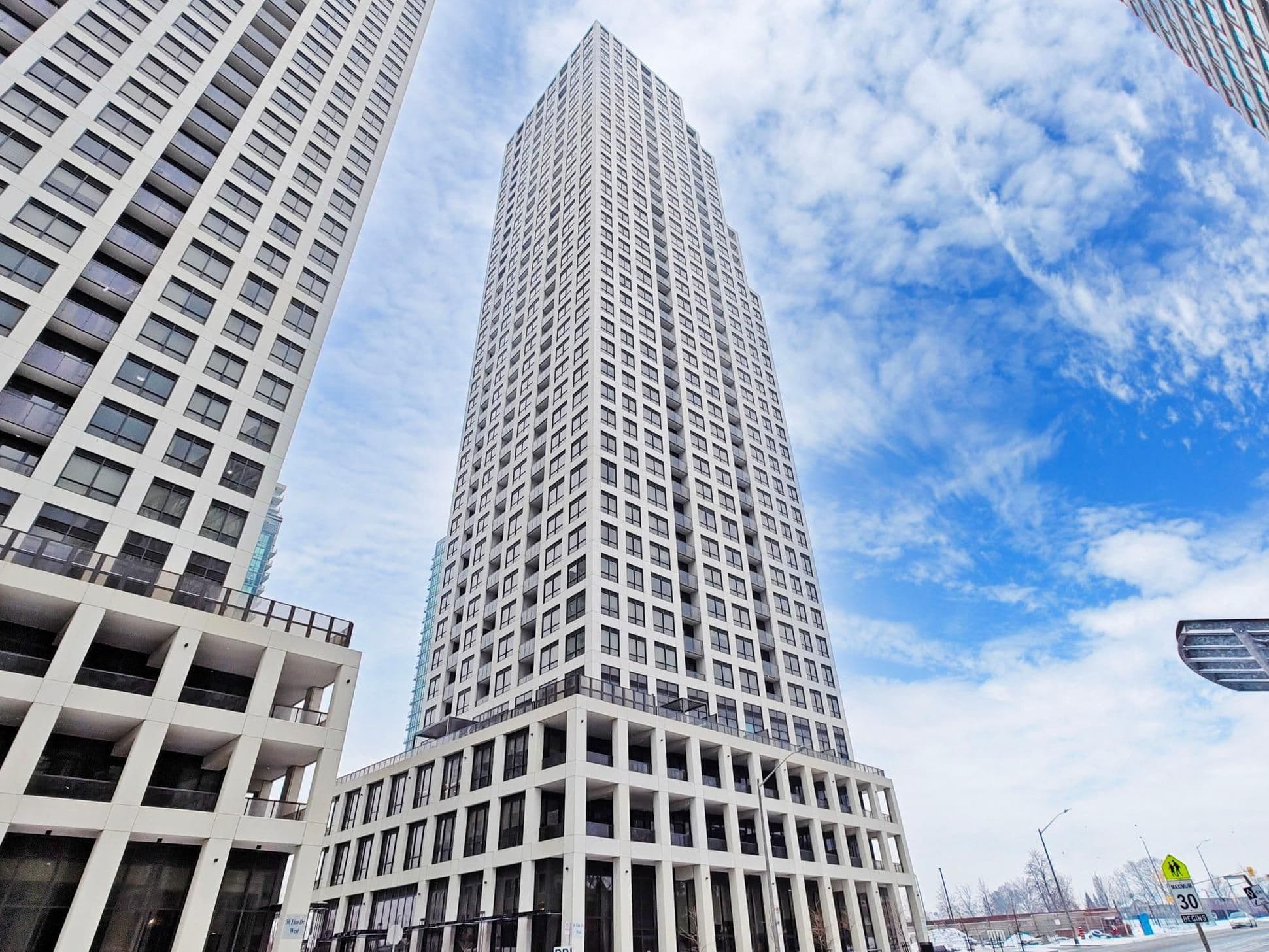 36 Elm Drive W 1801, Mississauga, ON L5B 1L9