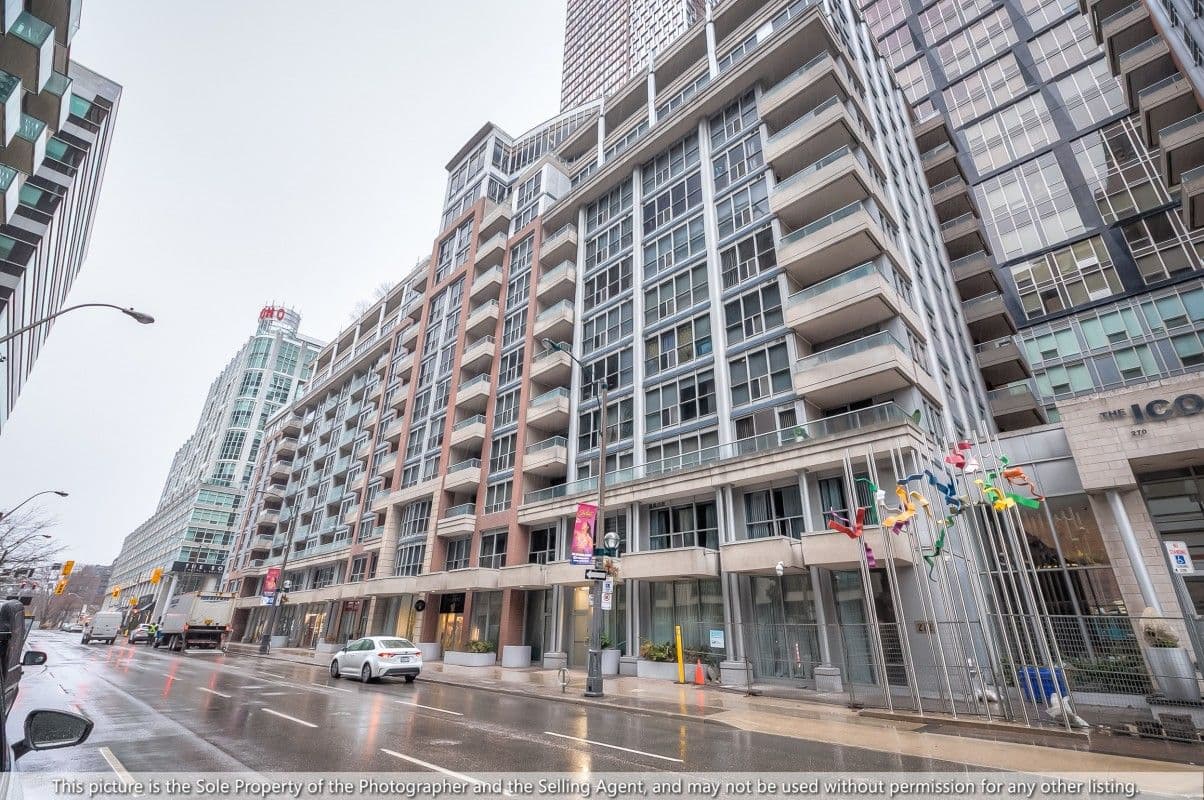 270 Wellington Street W 708, Toronto C01, ON M5V 3P5